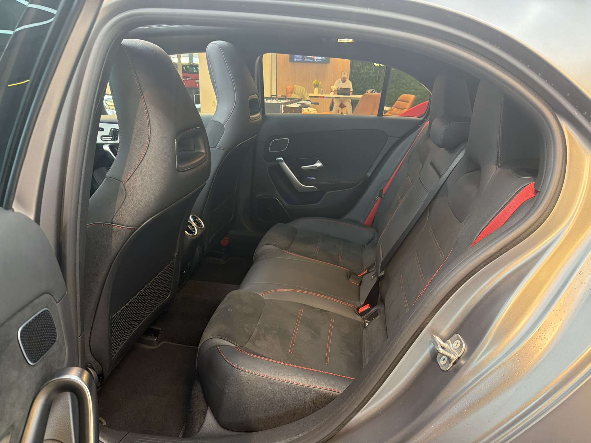 MERCEDES-BENZ A45 S AMG 4Matic+ 421PS DCT-Automat-image-6
