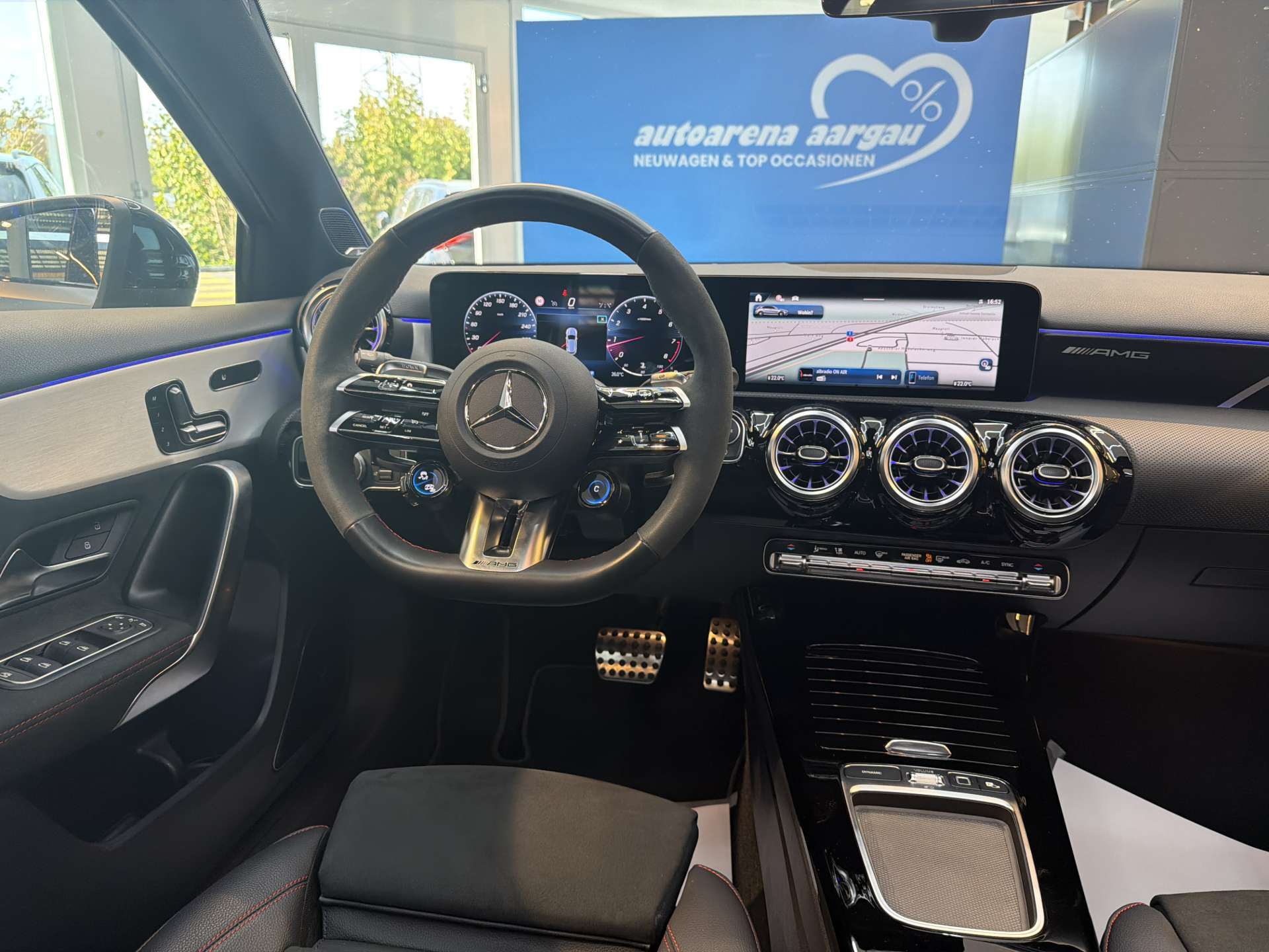 MERCEDES-BENZ A45 S AMG 4Matic+ 421PS DCT-Automat-image-4