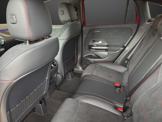 MERCEDES-BENZ GLA 200 Night Star 7G-D-image-6