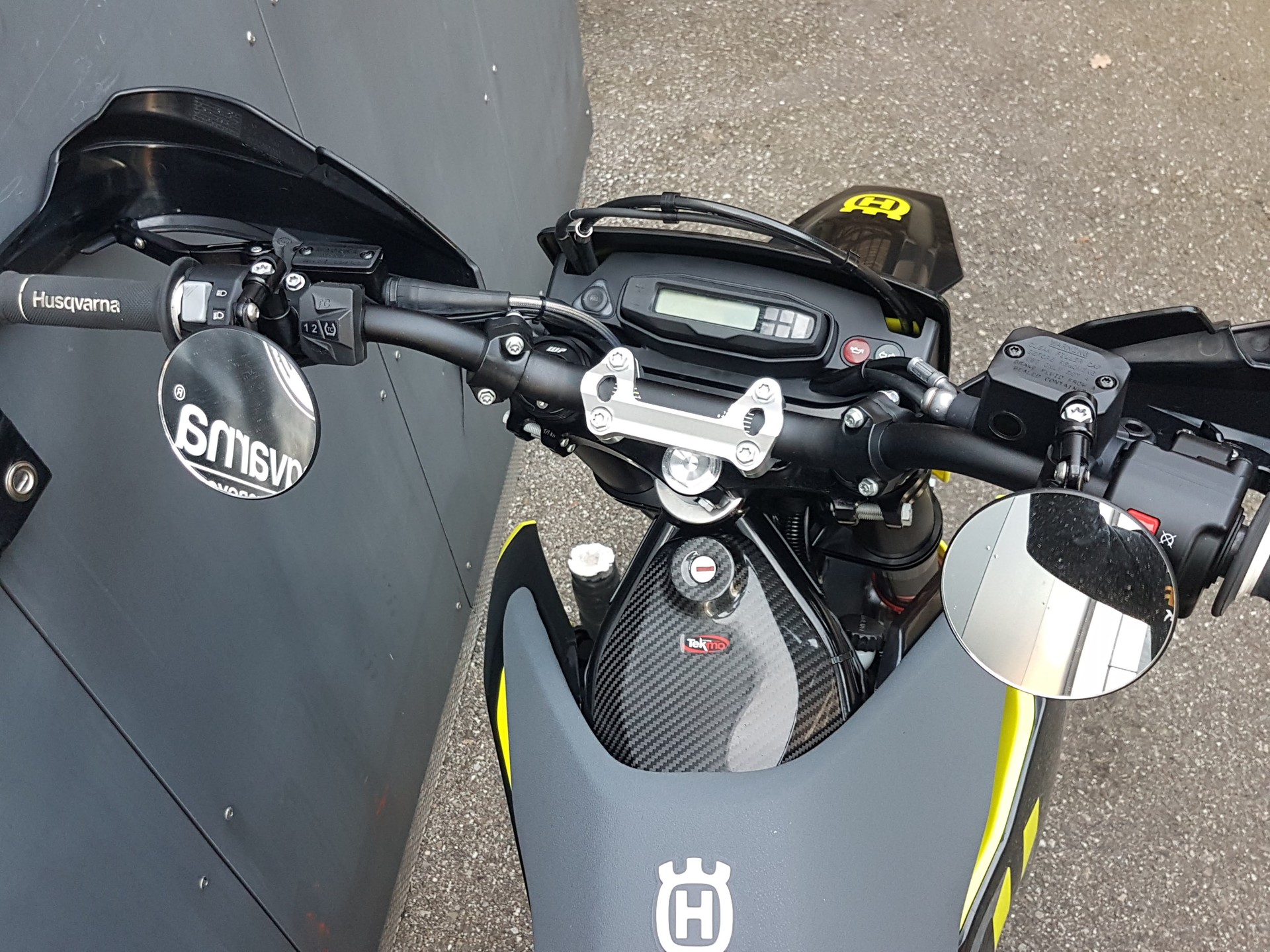 HUSQVARNA 701 Supermoto (35kW)-image-2