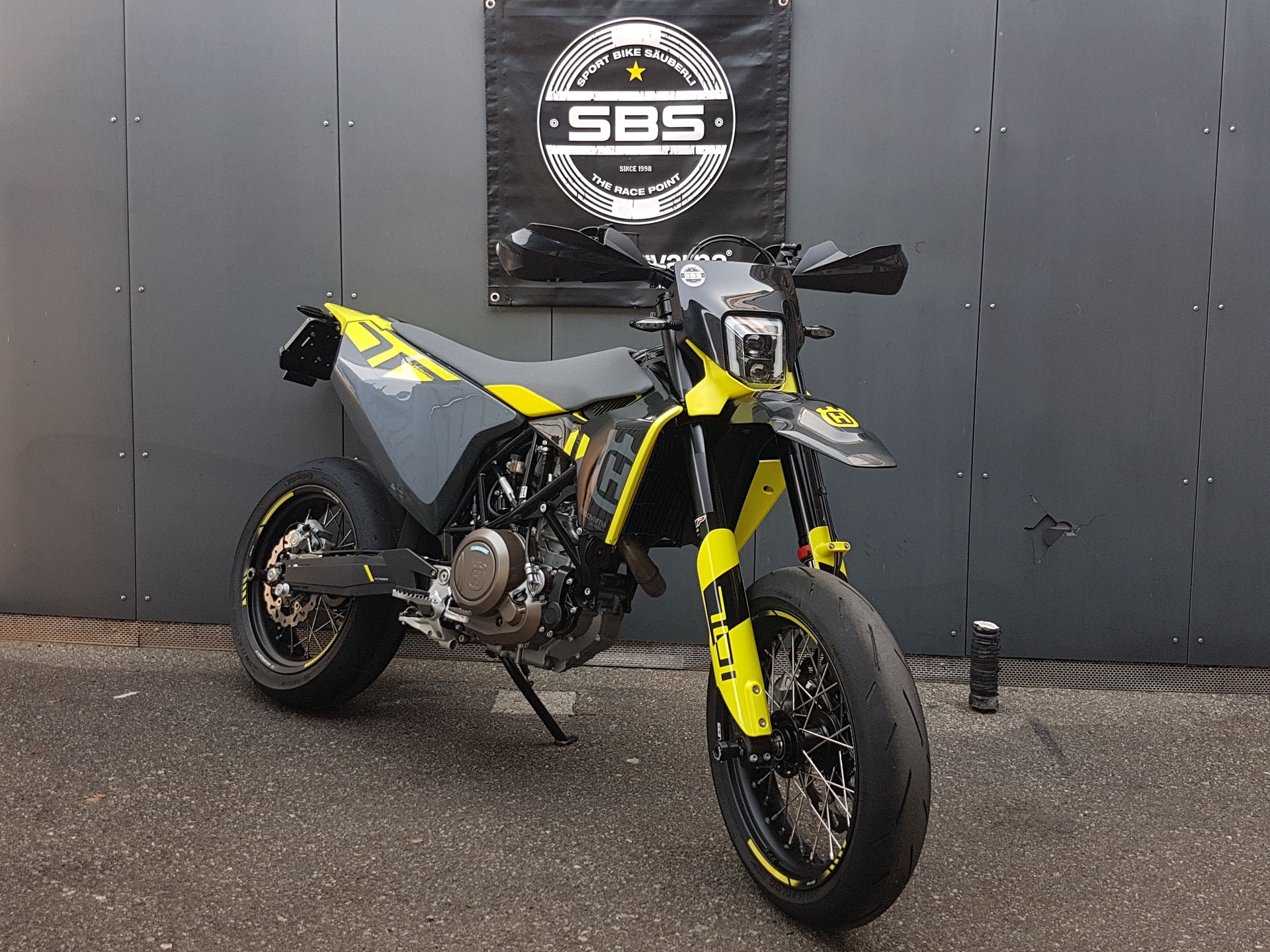 HUSQVARNA 701 Supermoto (35kW)-image-9
