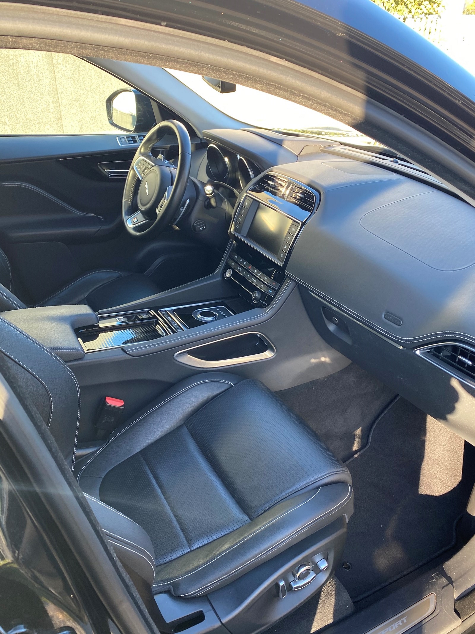 JAGUAR F-Pace 2.0d R-Sport AWD Automatik-image-4