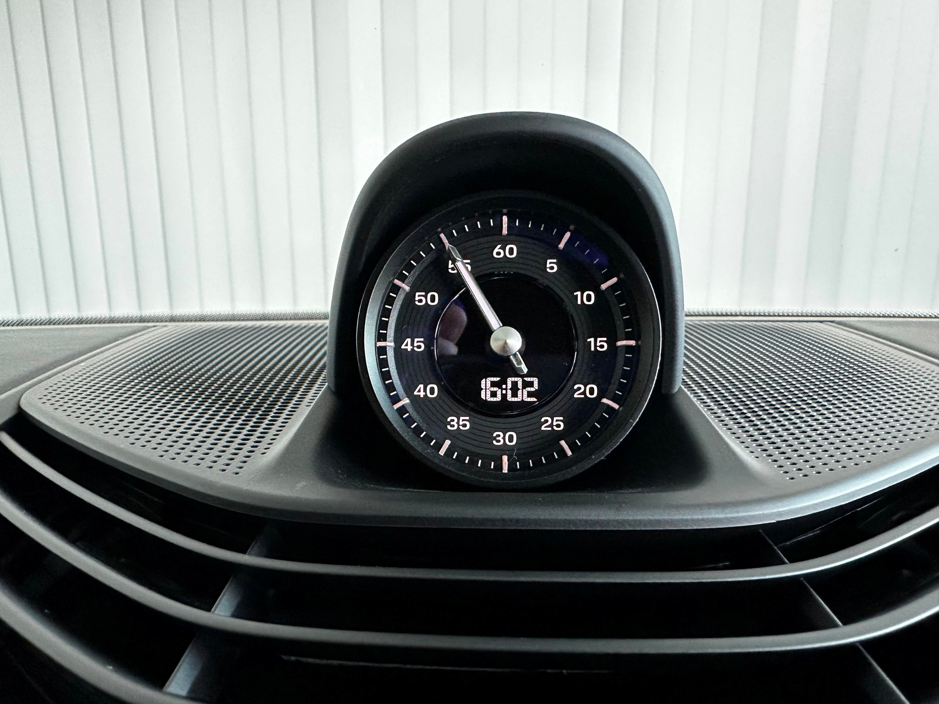 PORSCHE Taycan GTS Sport Turismo Performance Plus-image-10