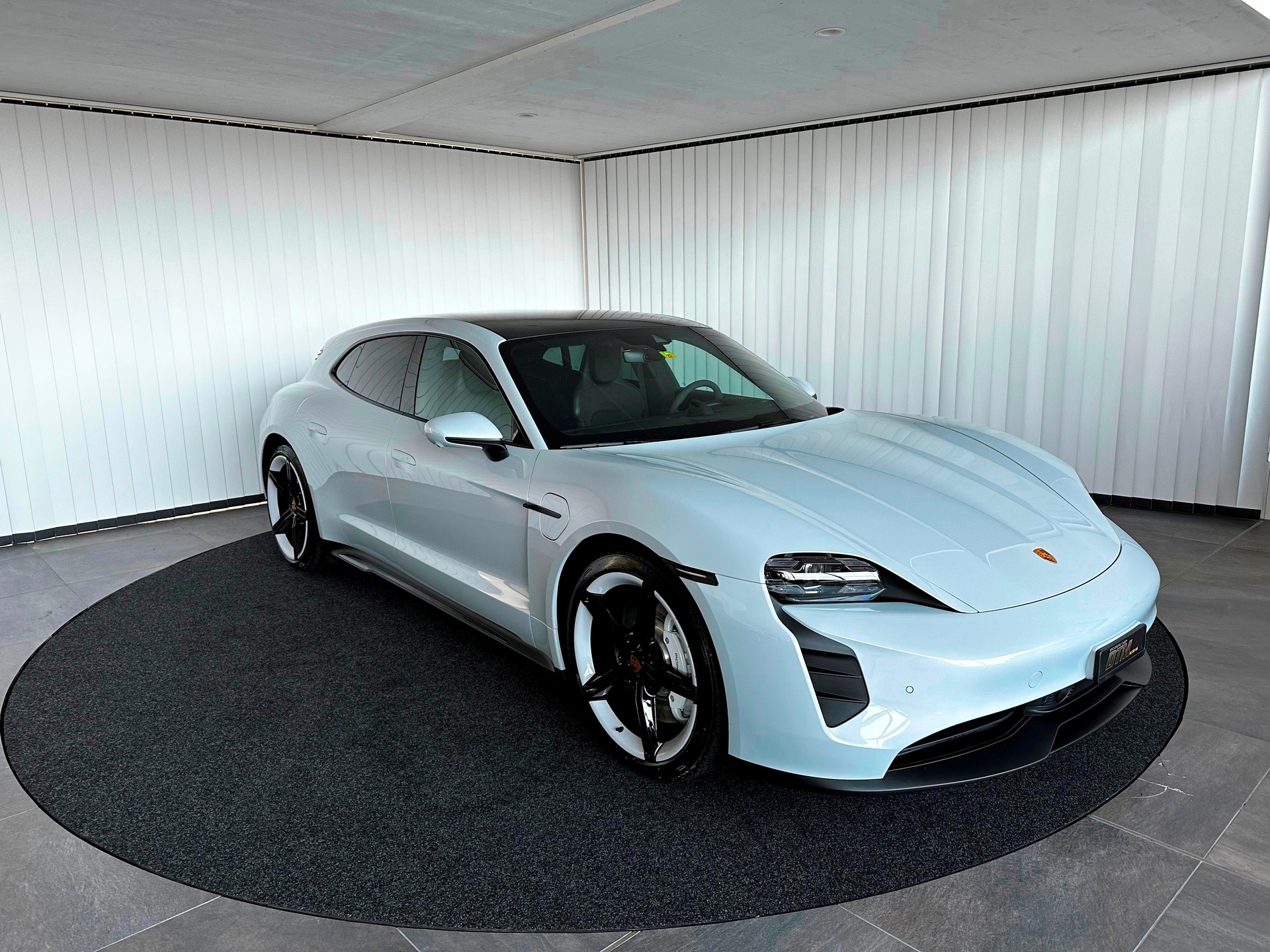 PORSCHE Taycan GTS Sport Turismo Performance Plus-showroom-element-2