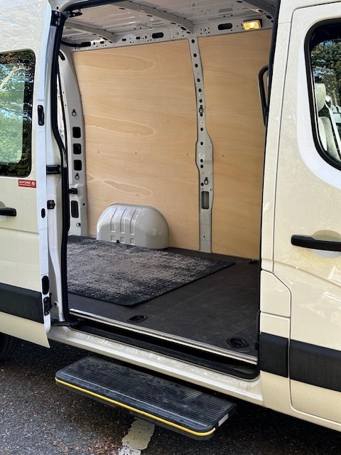 RENAULT Master T35 2.3dCi 135 L2H2-image-2