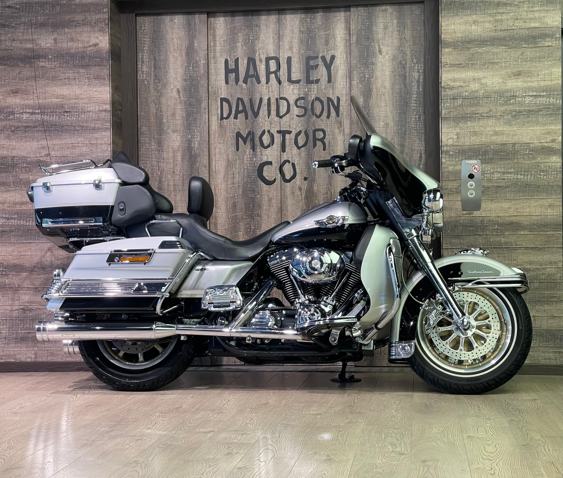 HARLEY-DAVIDSON FLHTCUI 100th Anniversary-image-0