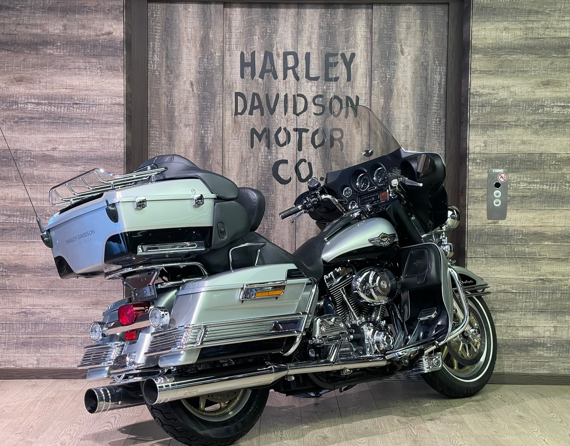 HARLEY-DAVIDSON FLHTCUI 100th Anniversary-image-4