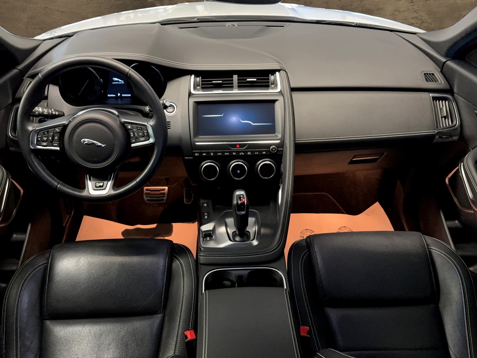 JAGUAR E-Pace 2.0 P250 R-Dynamic AWD Automatik-showroom-element-3