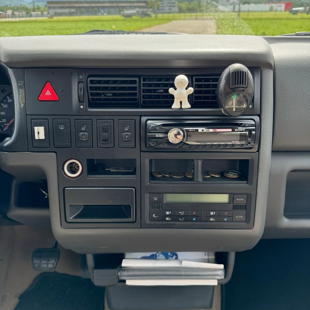 VW Caravelle-image-14