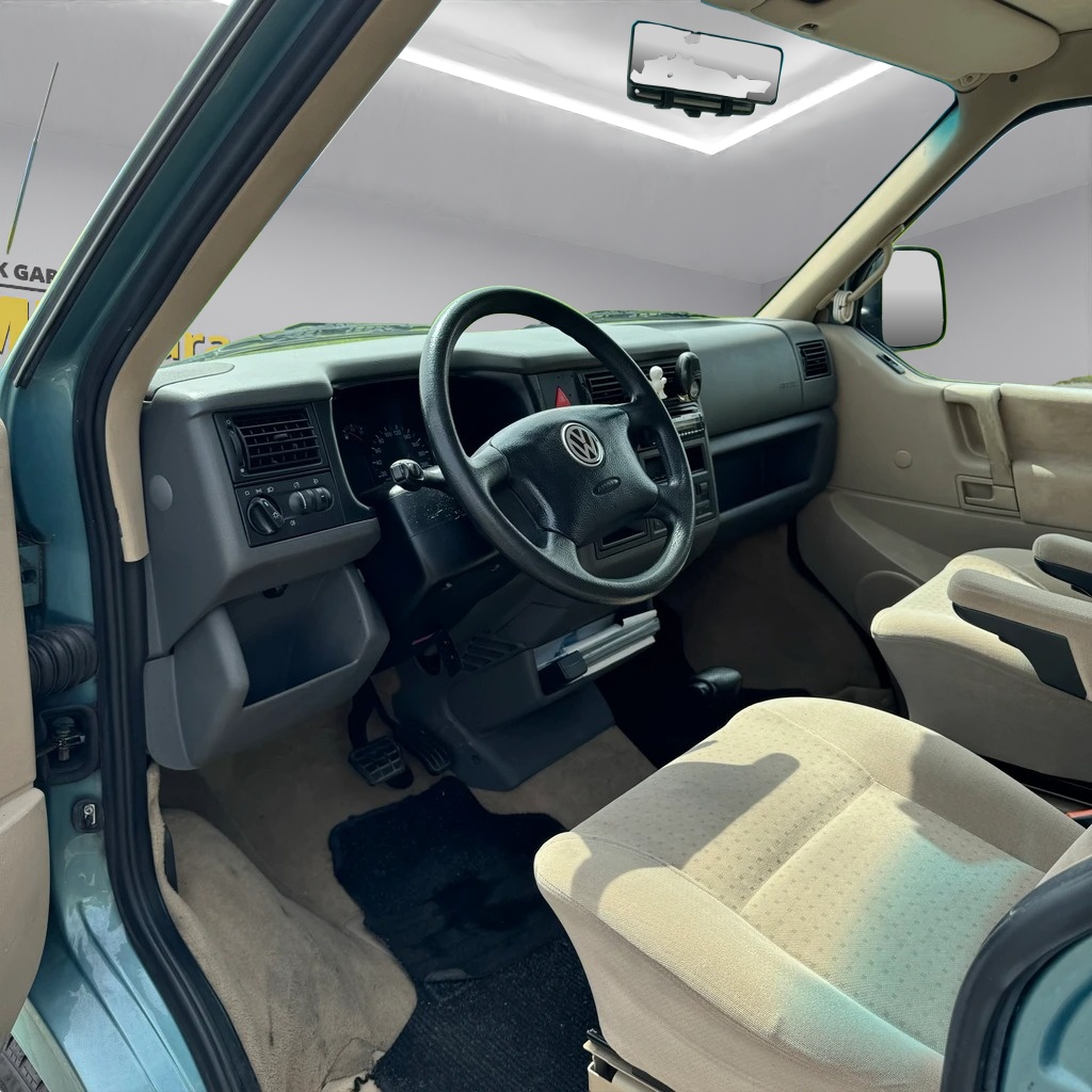 VW Caravelle-image-12