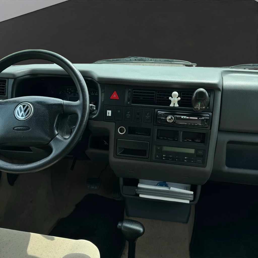 VW Caravelle-image-13