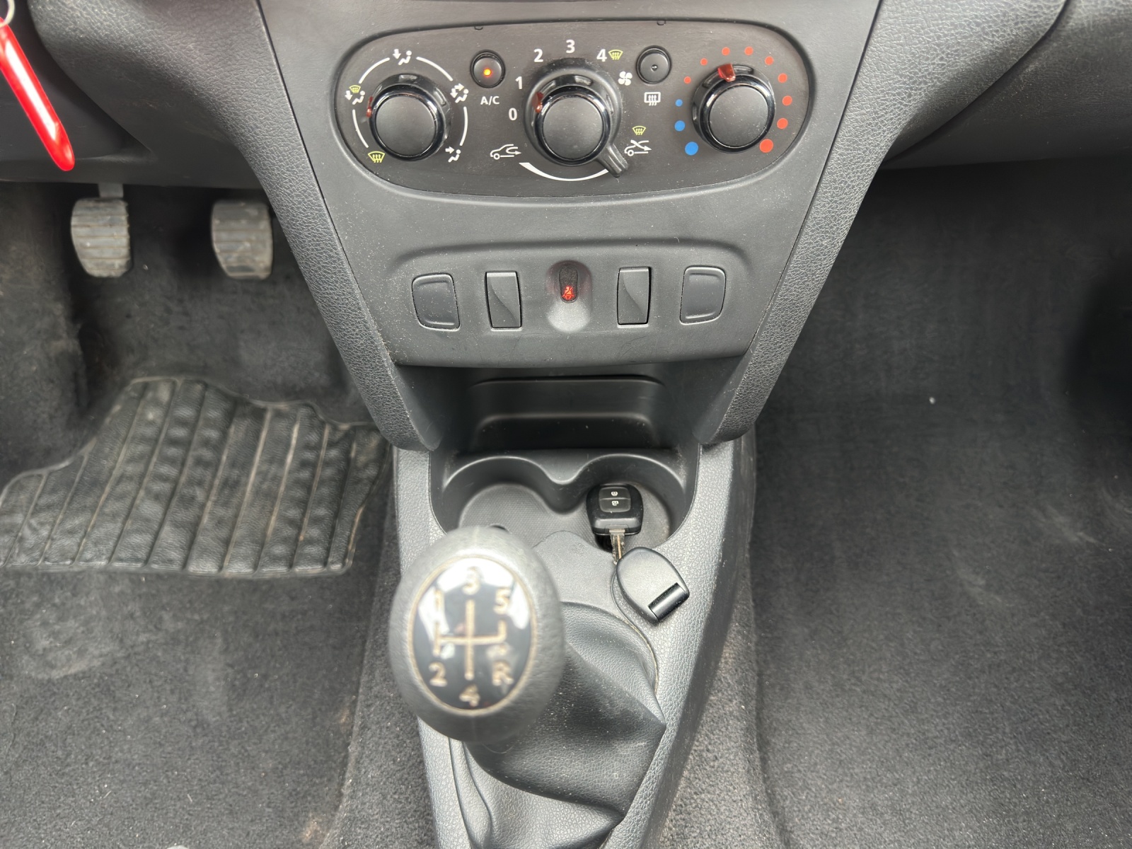 DACIA Logan MCV 1.2 Lauréate-image-12