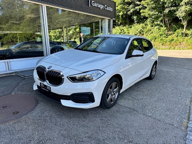 BMW 116d-showroom-element-3