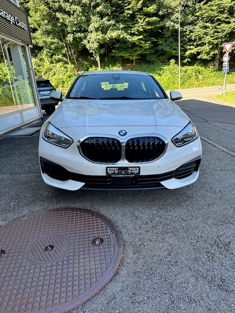 BMW 116d-showroom-element-1
