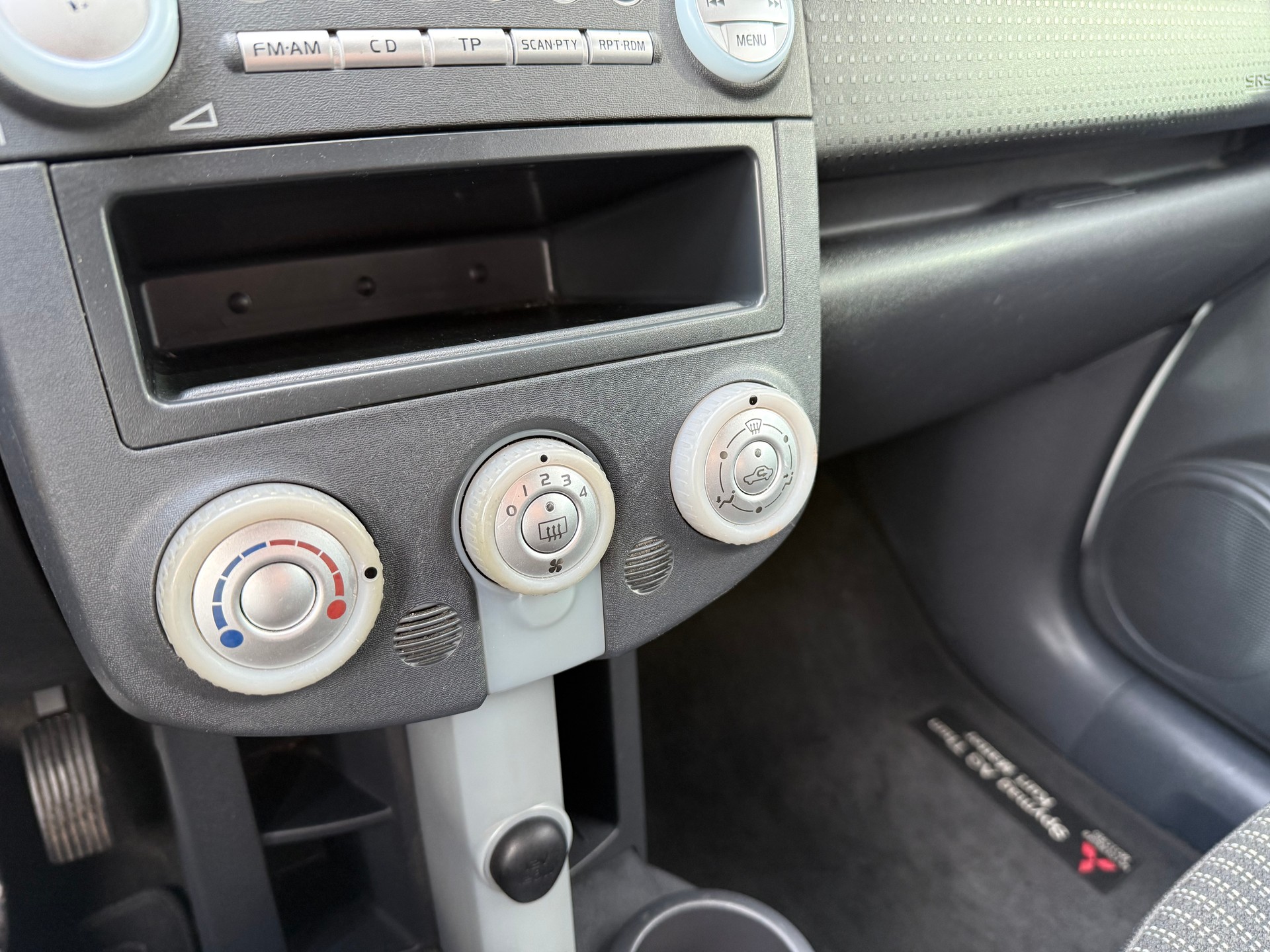 MITSUBISHI Colt 1.1 12V-image-12