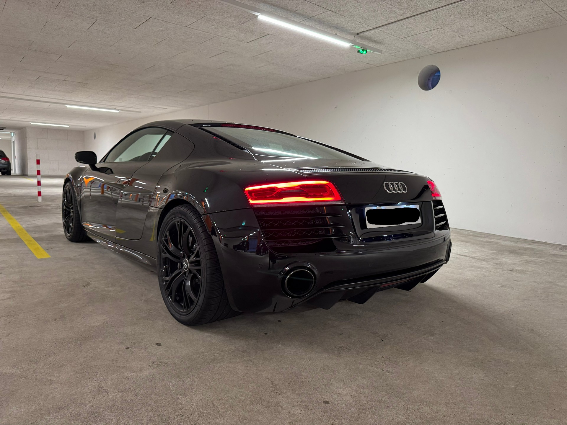 AUDI R8 plus Coupé 5.2 S-Tronic, Keramikbremsen, 8 Räder-image-17