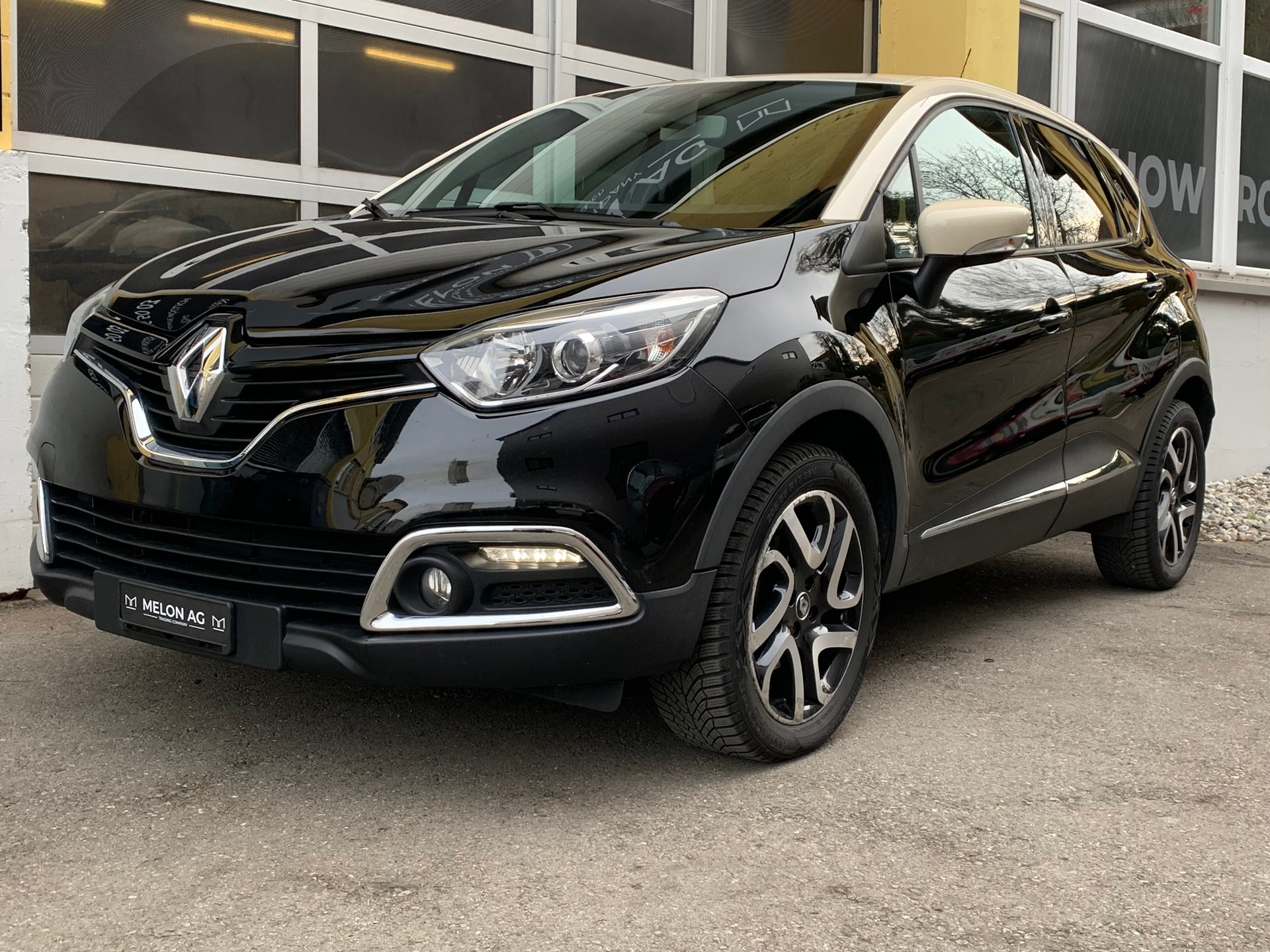 RENAULT Captur 1.2 T 16V Intens EDC-image-1