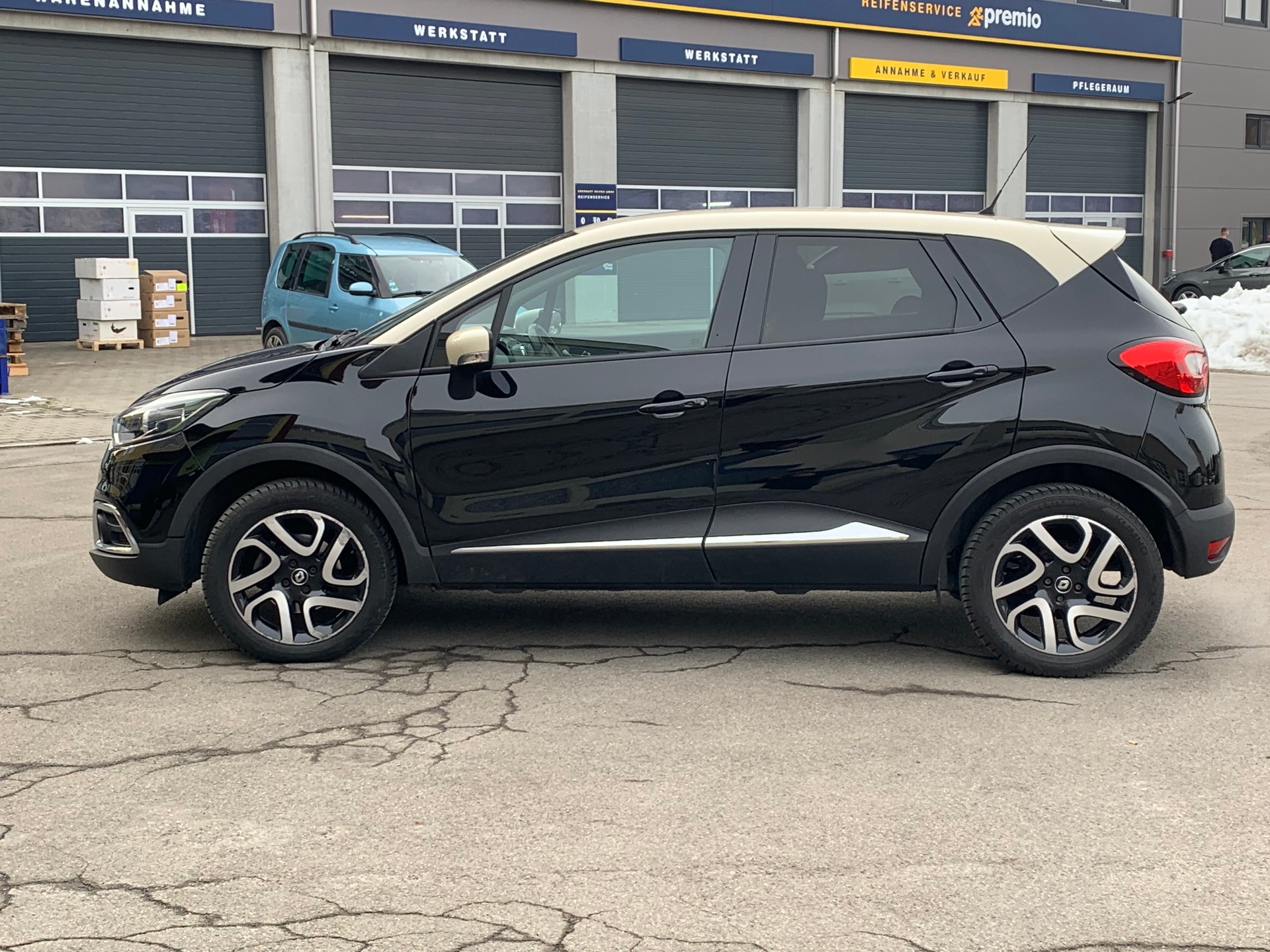 RENAULT Captur 1.2 T 16V Intens EDC-image-10