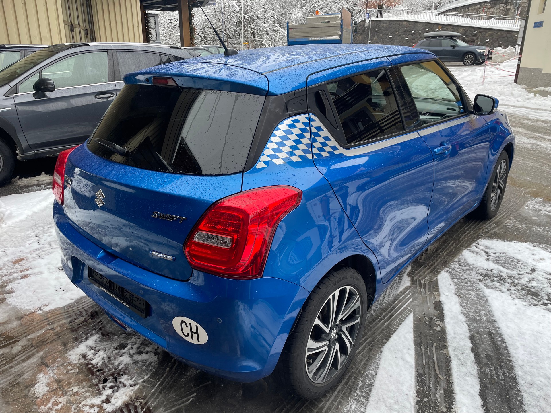 SUZUKI Swift 1.2 Compact Top Hybrid CVT-showroom-element-3