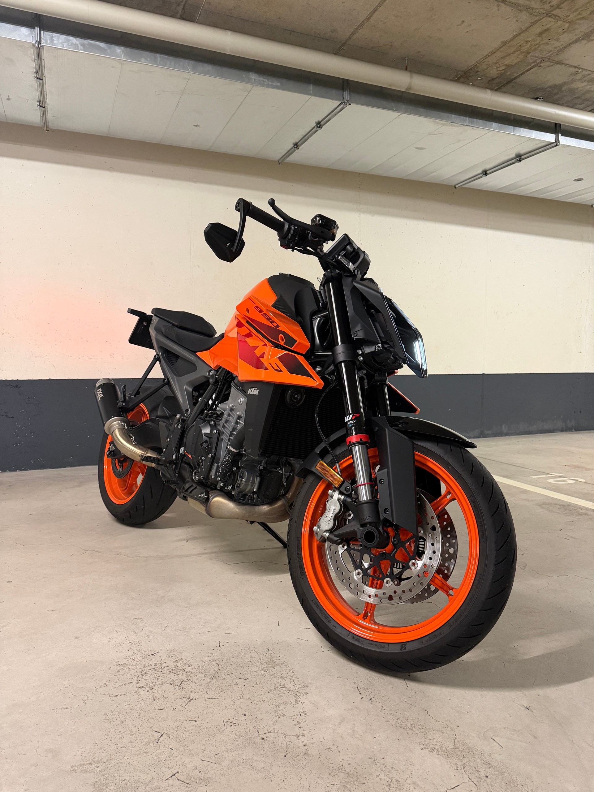 KTM 990 Duke-image-1