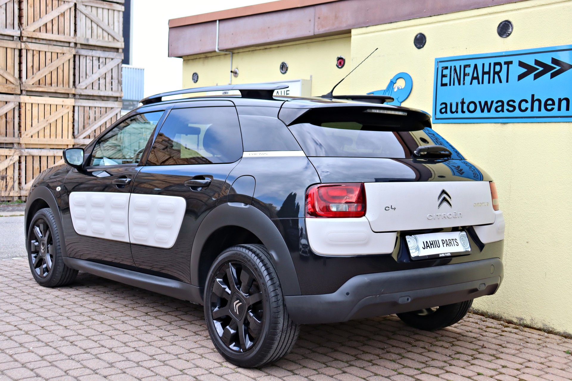 CITROEN C4 Cactus 1.2 VTi Shine-image-2