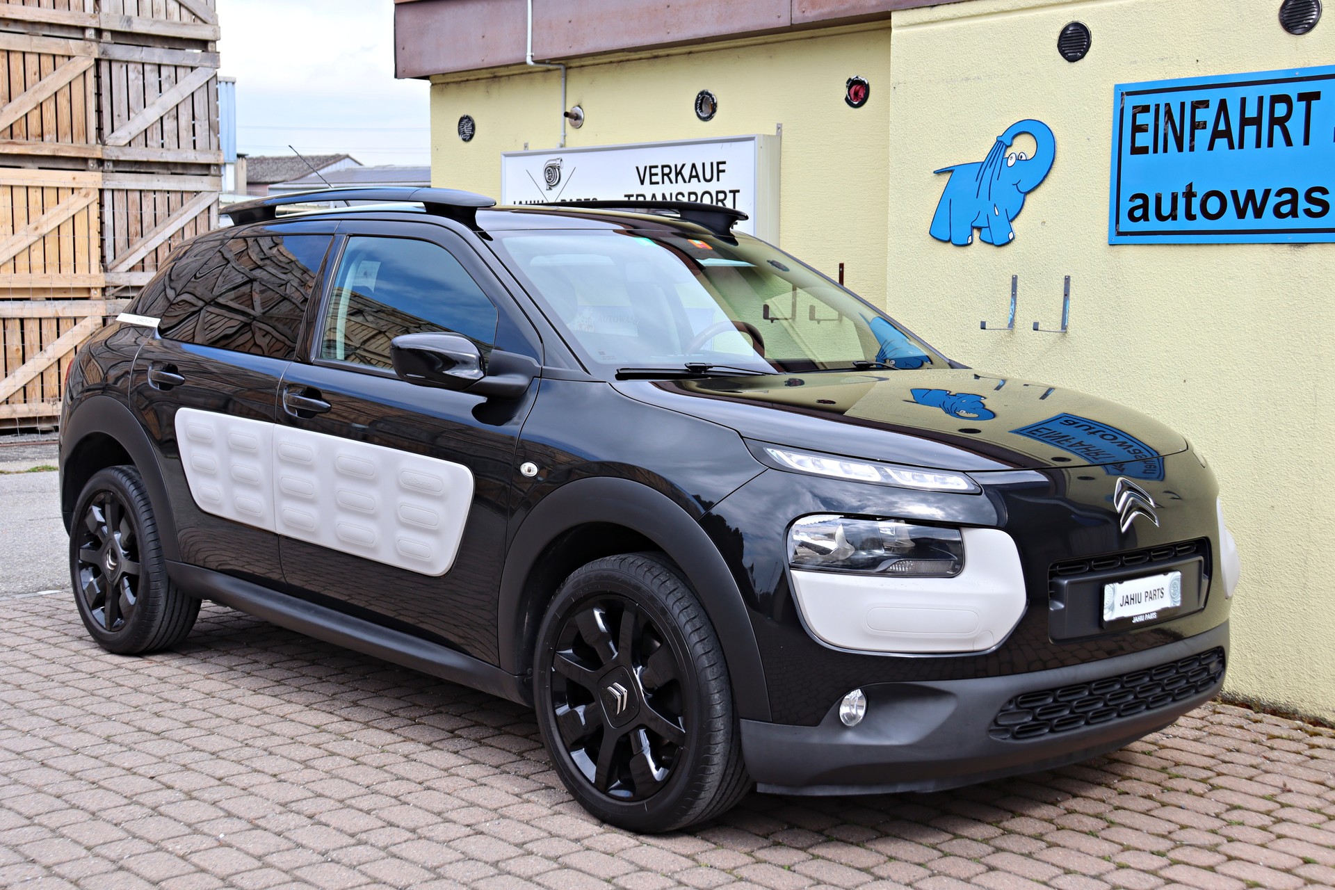CITROEN C4 Cactus 1.2 VTi Shine-image-5