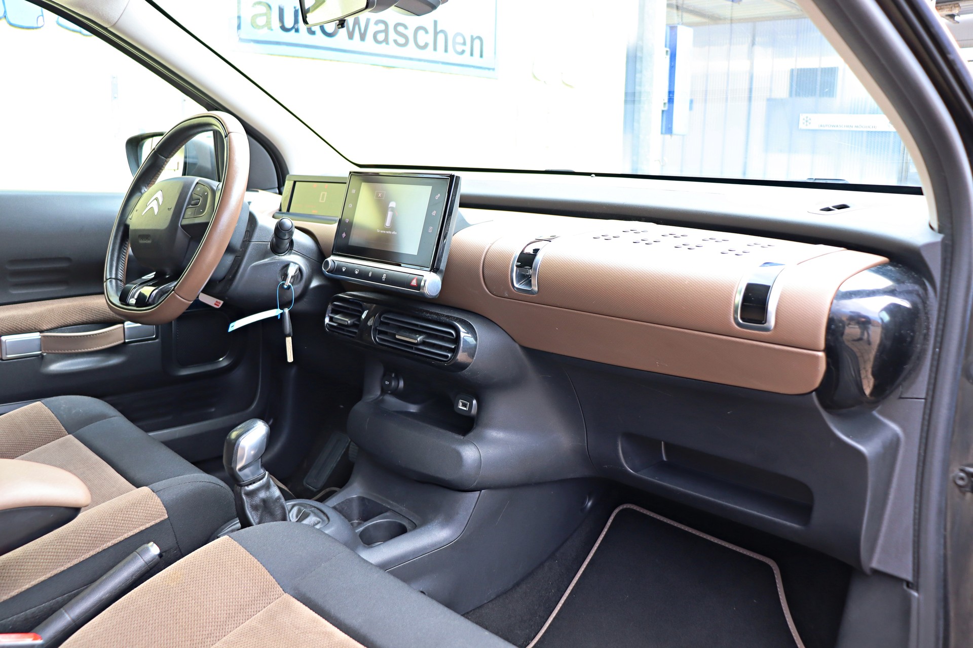 CITROEN C4 Cactus 1.2 VTi Shine-image-7