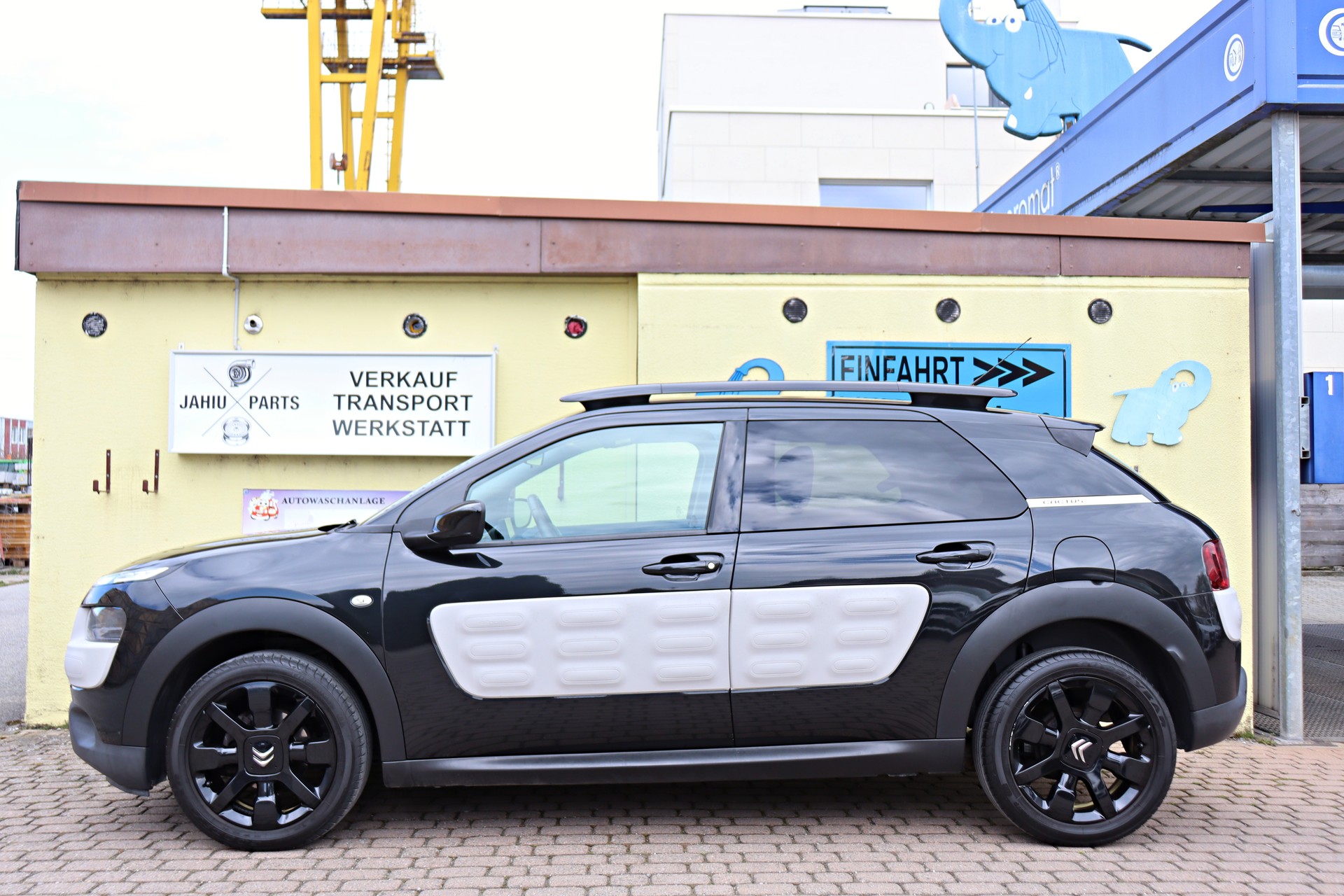 CITROEN C4 Cactus 1.2 VTi Shine-image-1