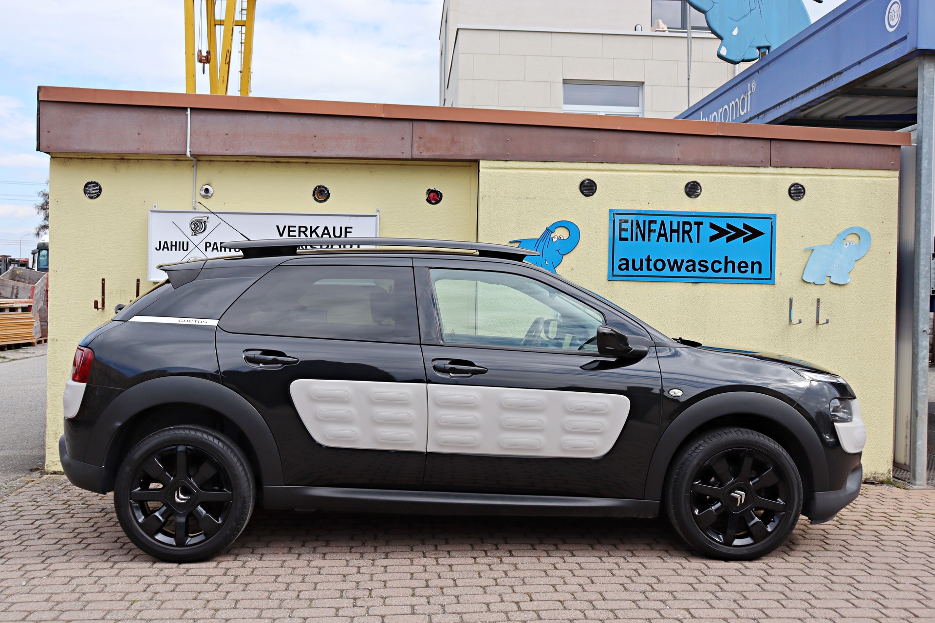 CITROEN C4 Cactus 1.2 VTi Shine-image-4