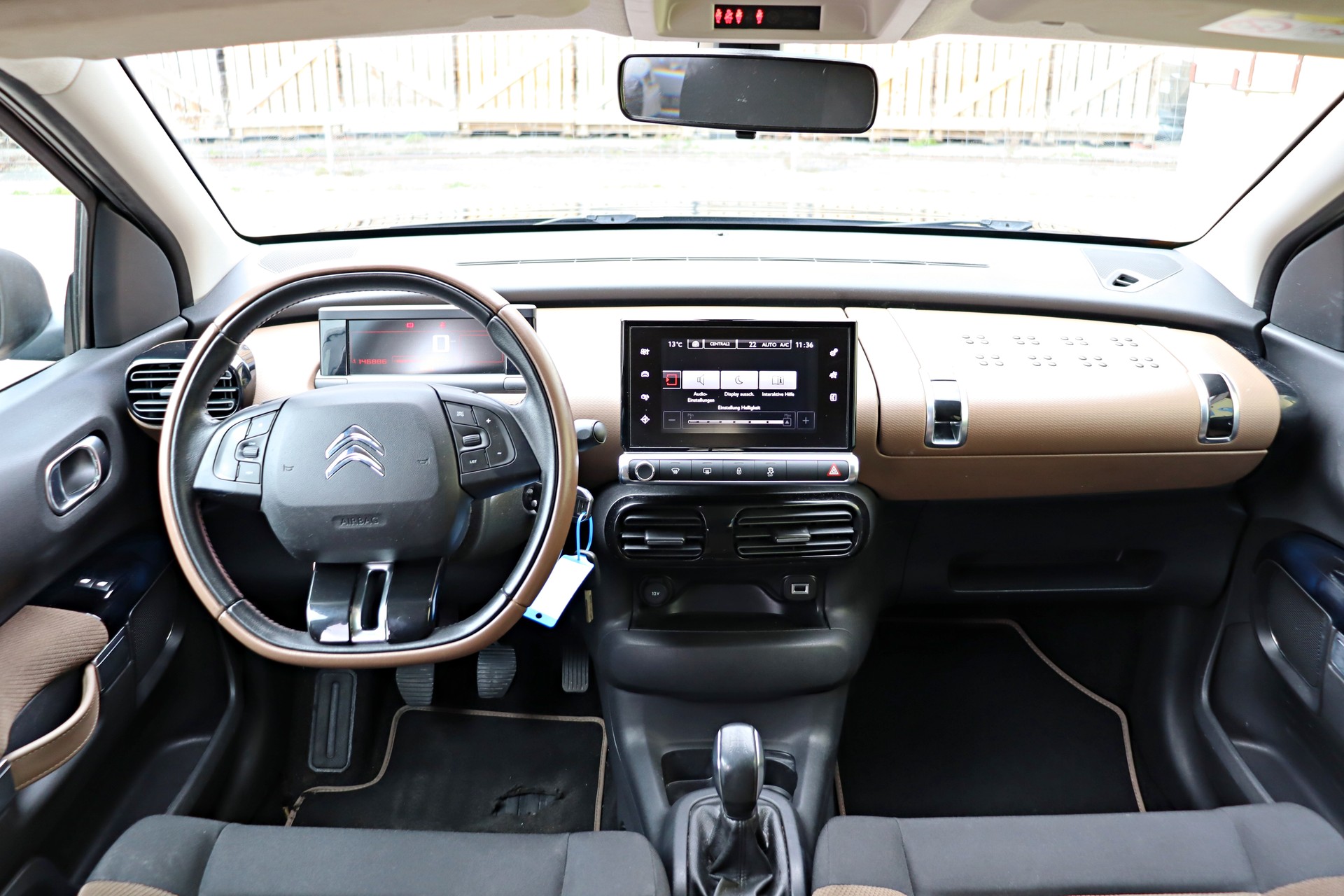CITROEN C4 Cactus 1.2 VTi Shine-image-8