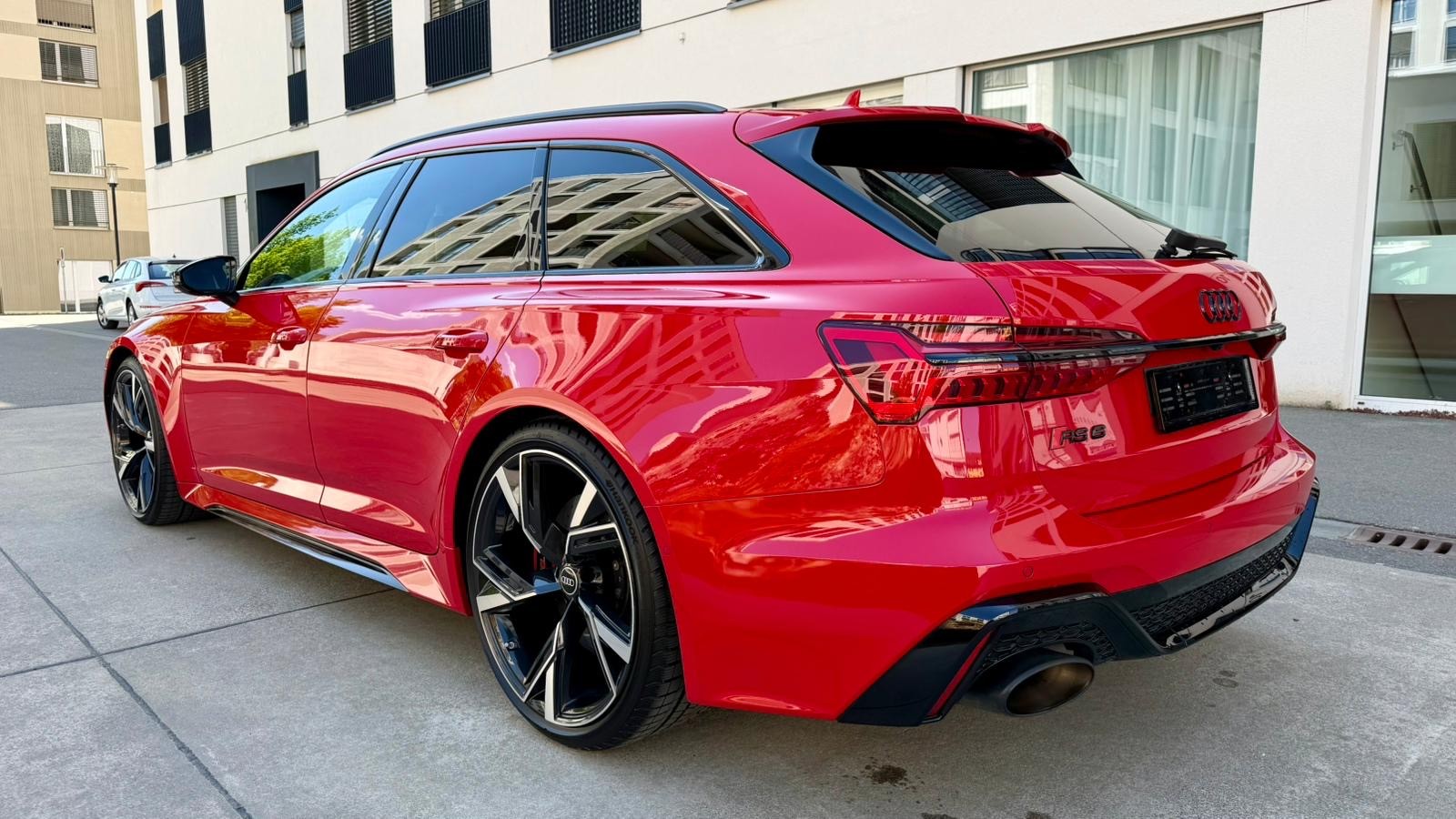AUDI RS6 Avant 4.0 TFSI V8 quattro-image-4