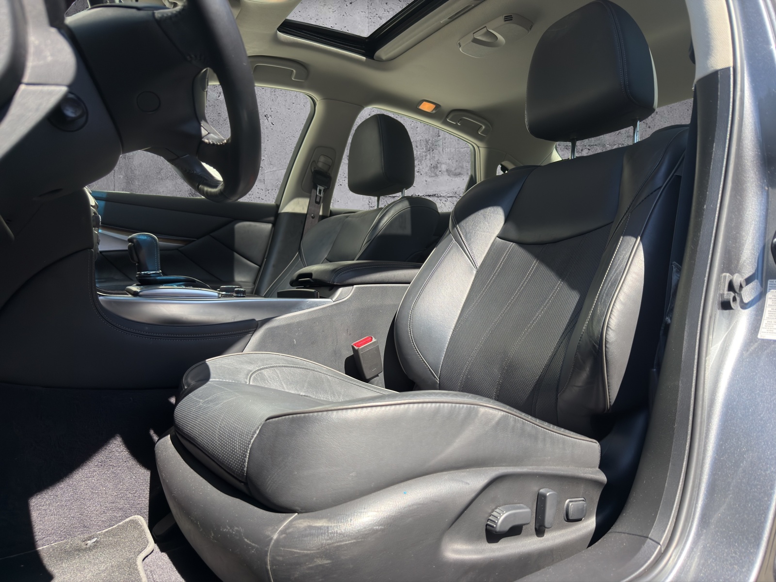 INFINITI Q70 35h Premium Automatic Voll-Hybrid *CH-Fahrzeug*-image-2