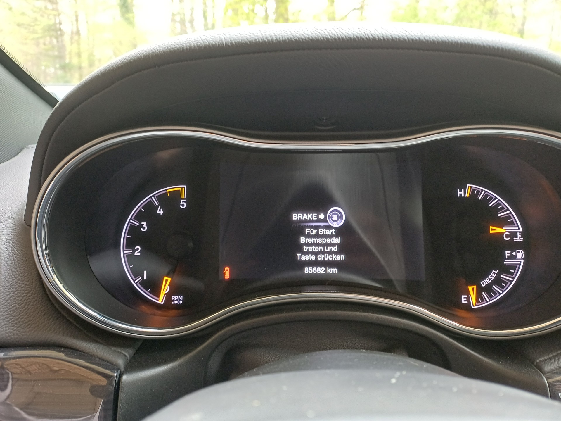 JEEP Grand Cherokee 3.0 CRD Overland Automatic-image-4