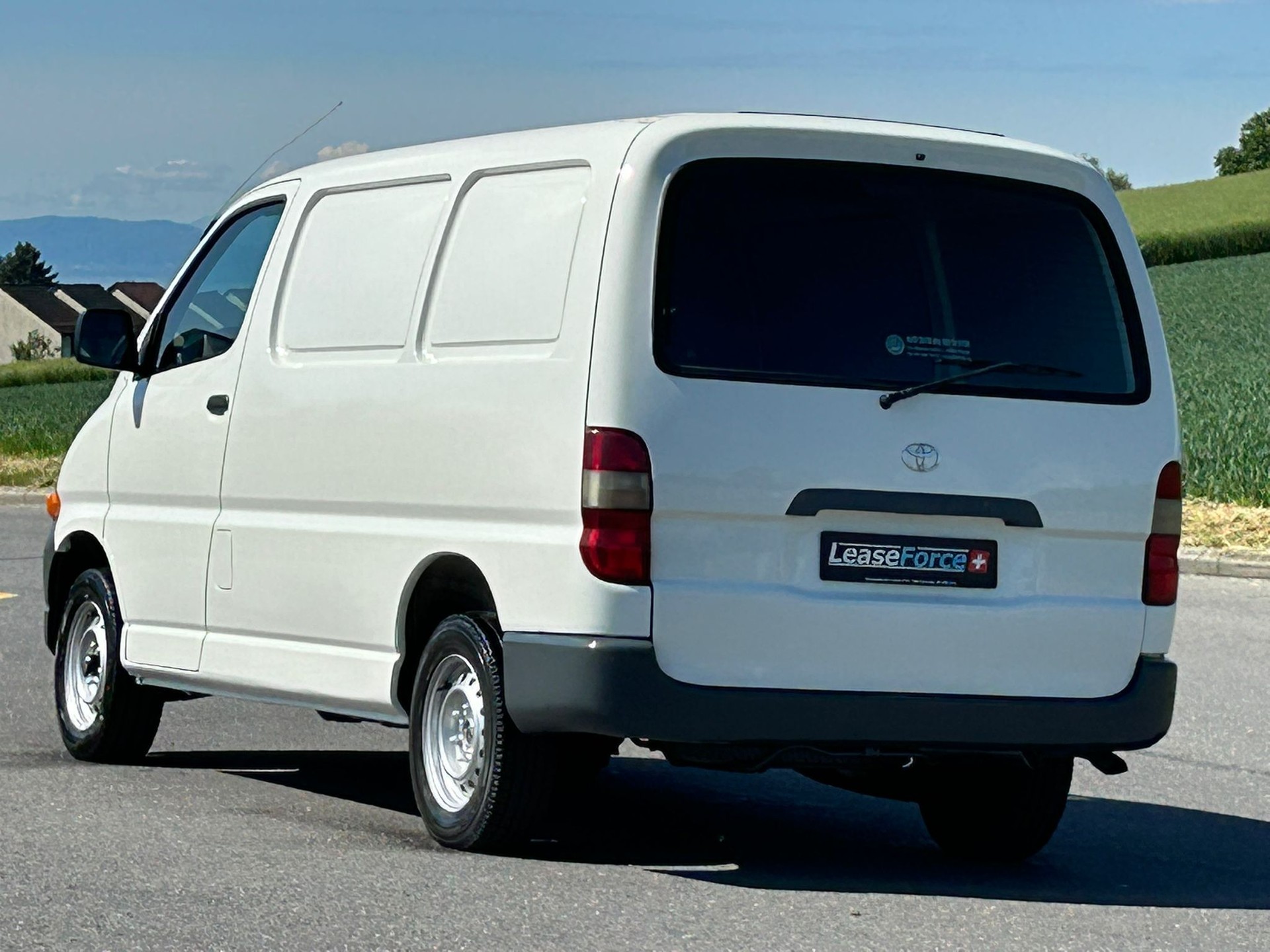 TOYOTA Hiace 2.7 Van A-image-16