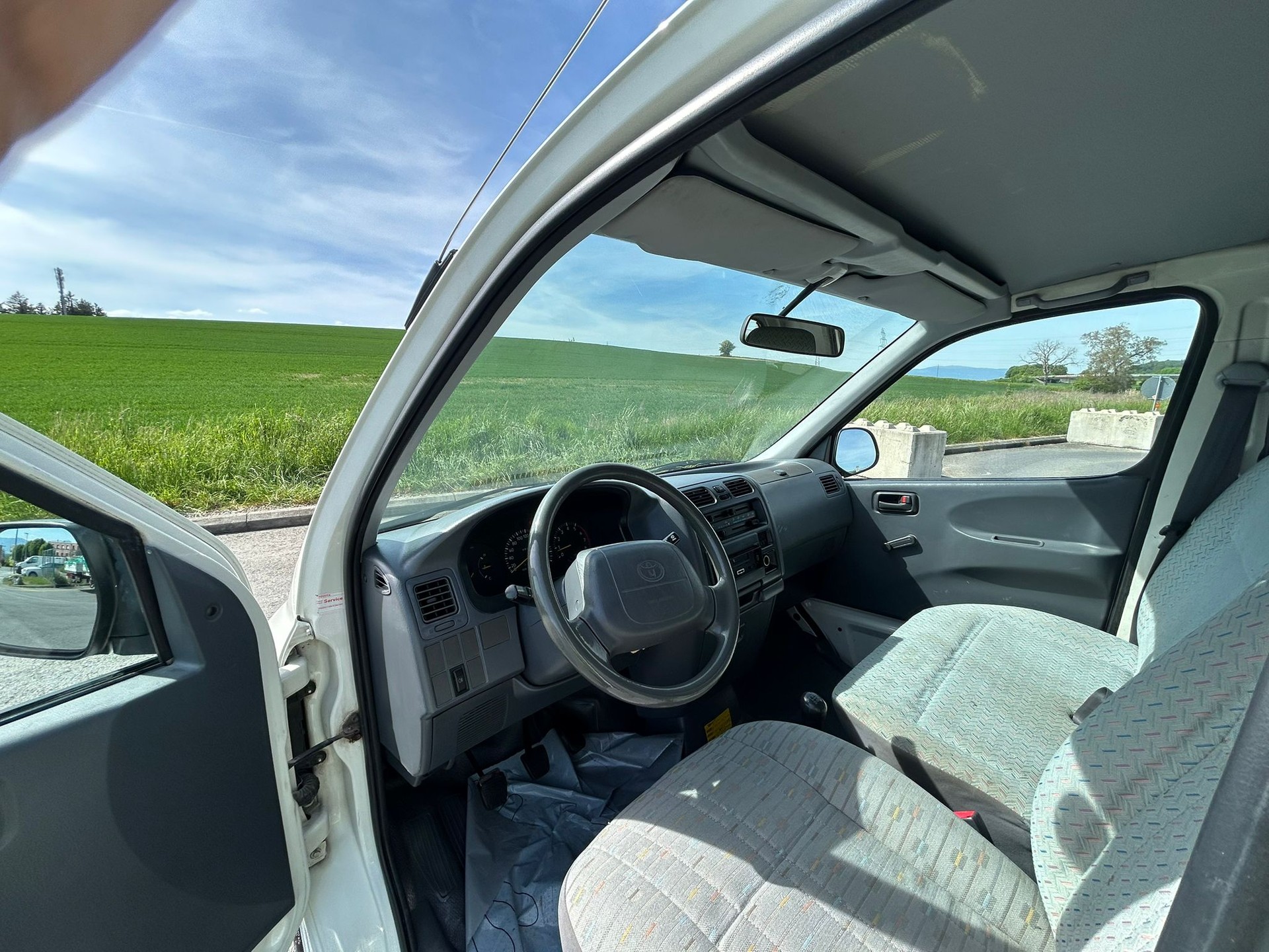 TOYOTA Hiace 2.7 Van A-image-26