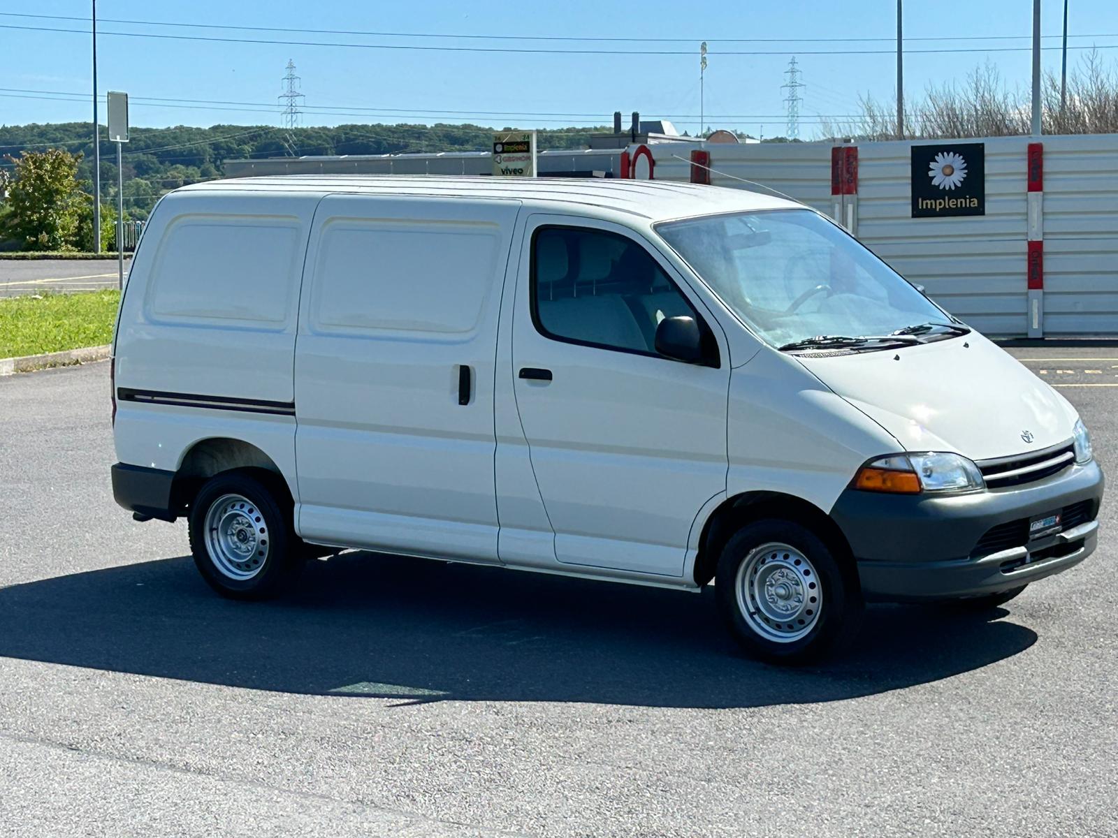 TOYOTA Hiace 2.7 Van A-image-9