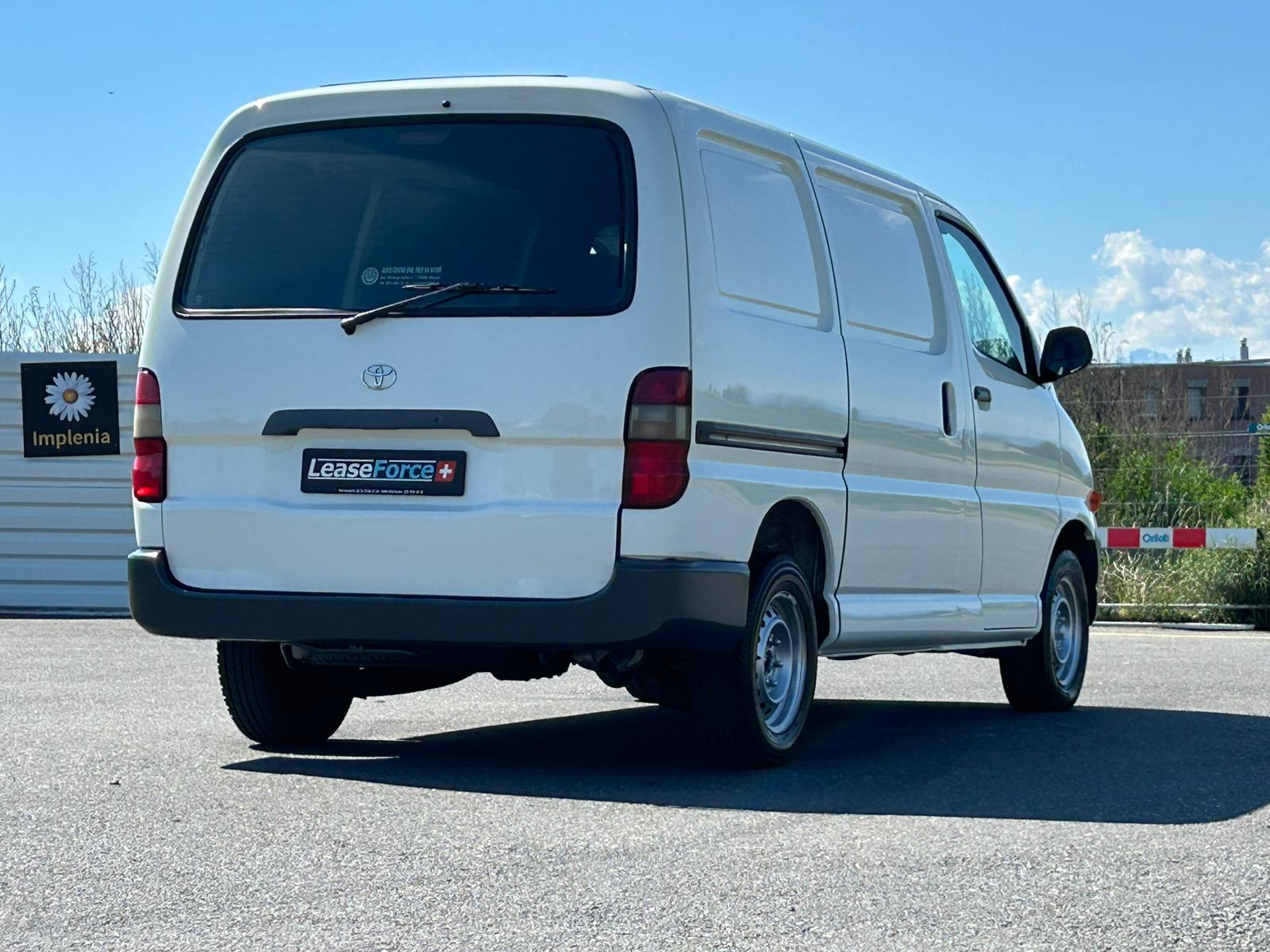 TOYOTA Hiace 2.7 Van A-image-12