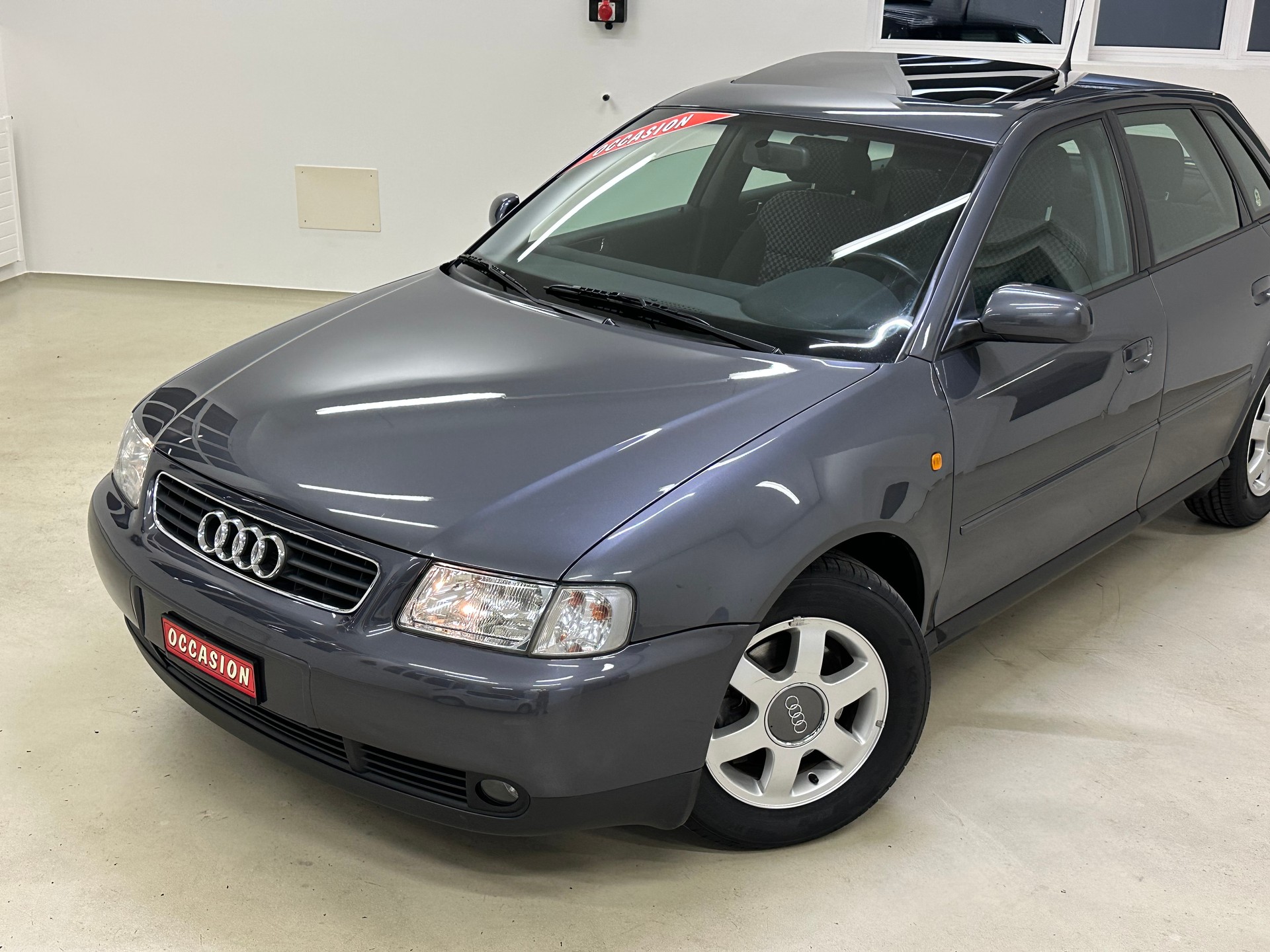 AUDI A3 1.8 T Ambition-showroom-element-2