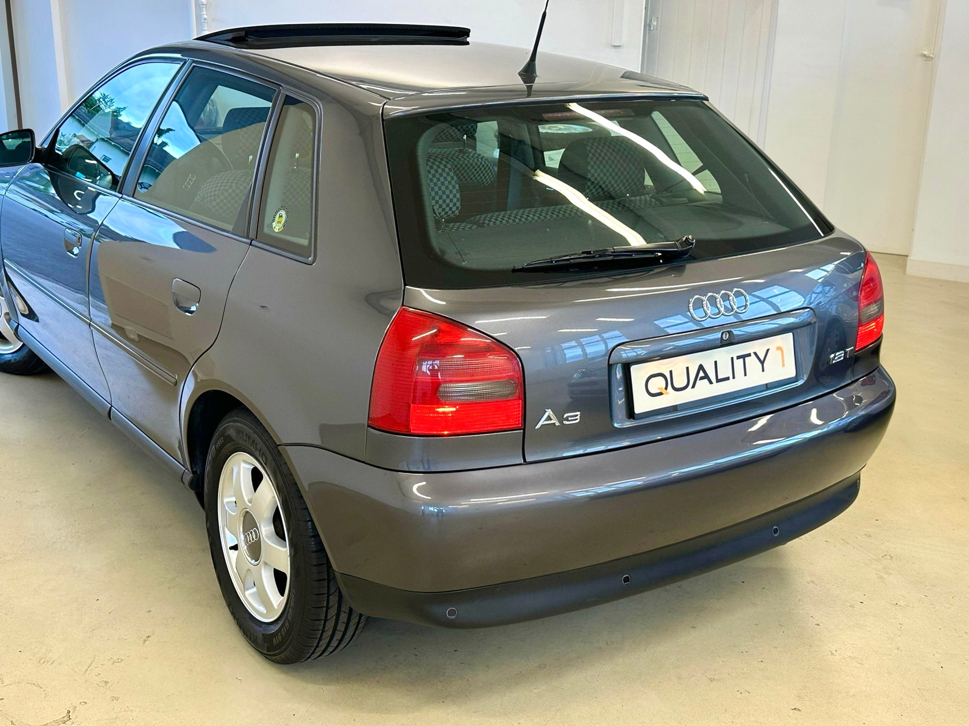 AUDI A3 1.8 T Ambition-image-12