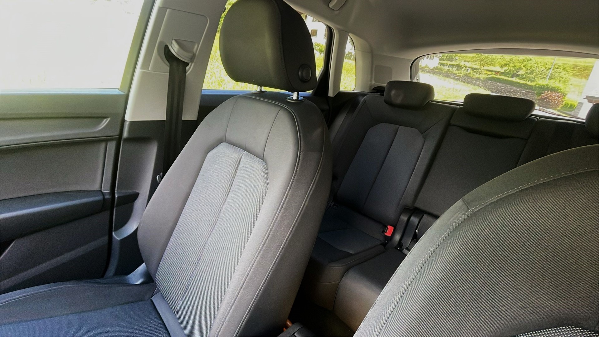 AUDI Q3 40 TFSI advanced quattro S-tronic-image-12