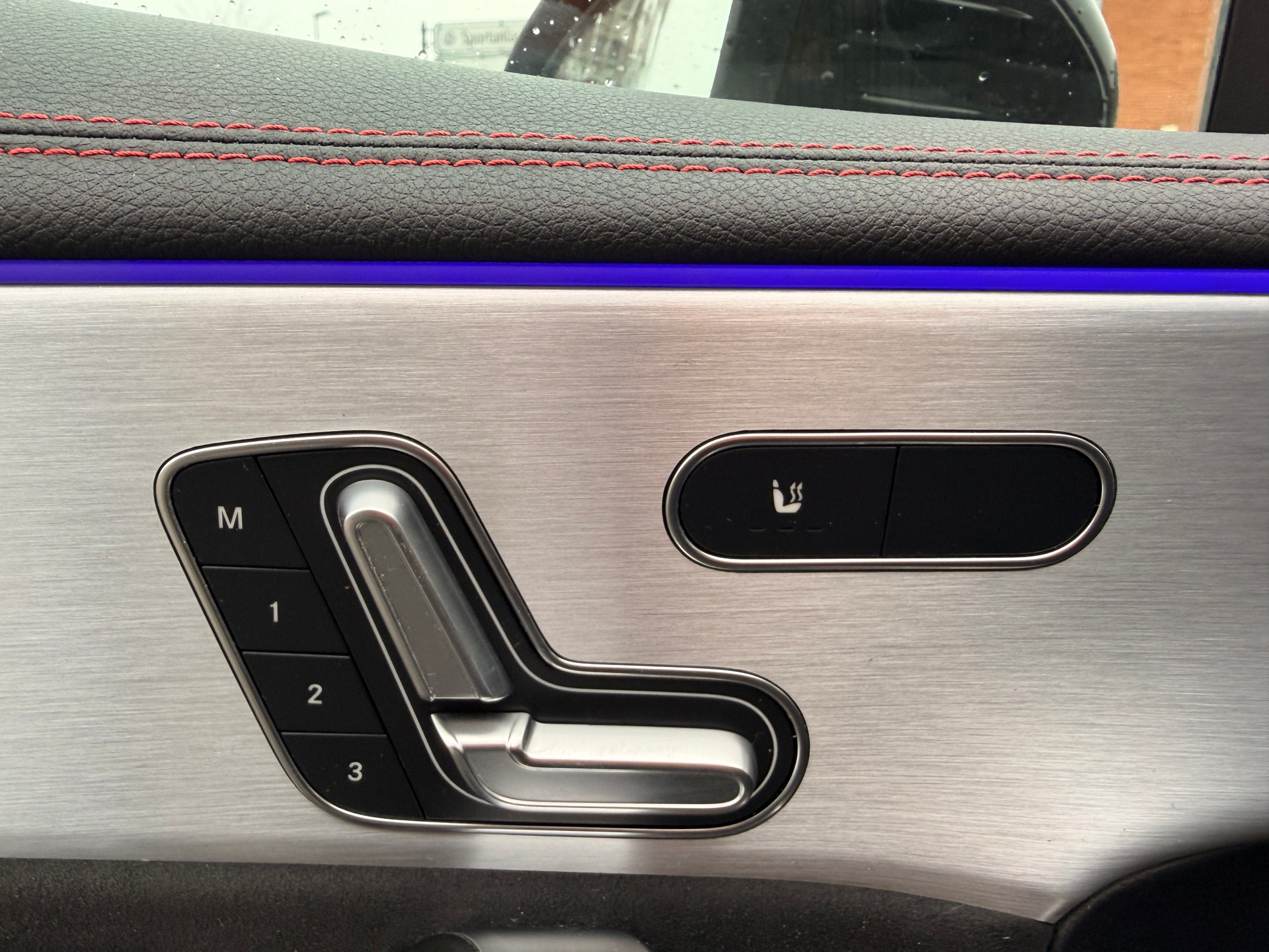 MERCEDES-BENZ CLA Shooting Brake 220 d 4Matic AMG Line-image-11