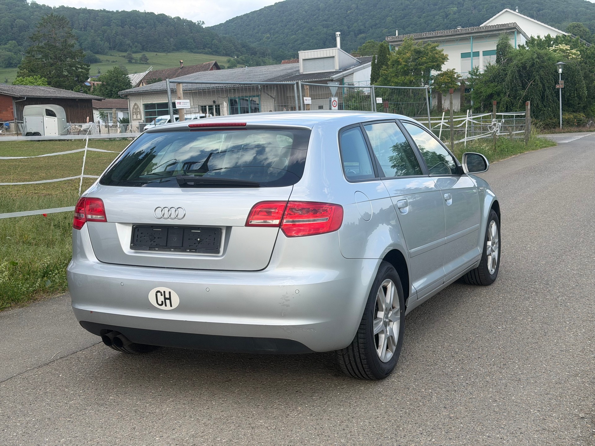 AUDI A3 Sportback 1.8 TFSI Ambiente S-tronic-image-5