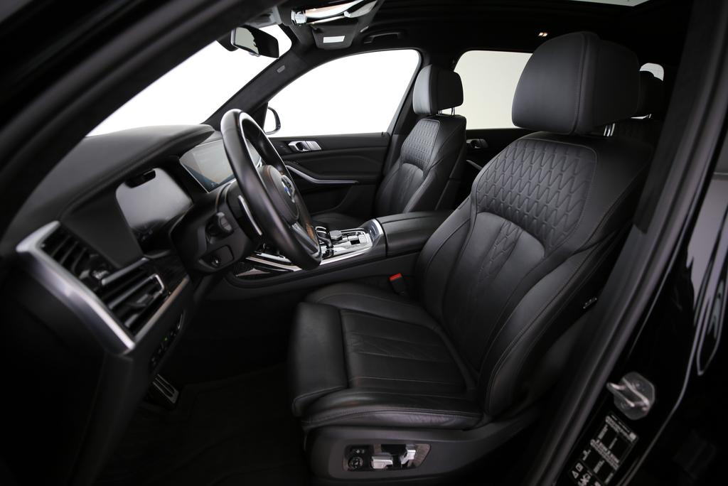 BMW X7 40d xDrive-showroom-element-2