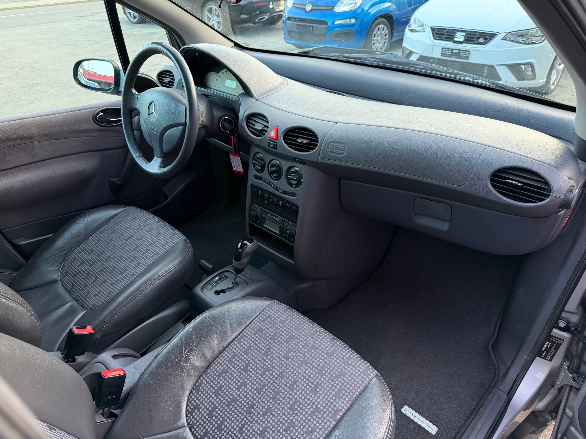 MERCEDES-BENZ A 160 Avantgarde-image-19