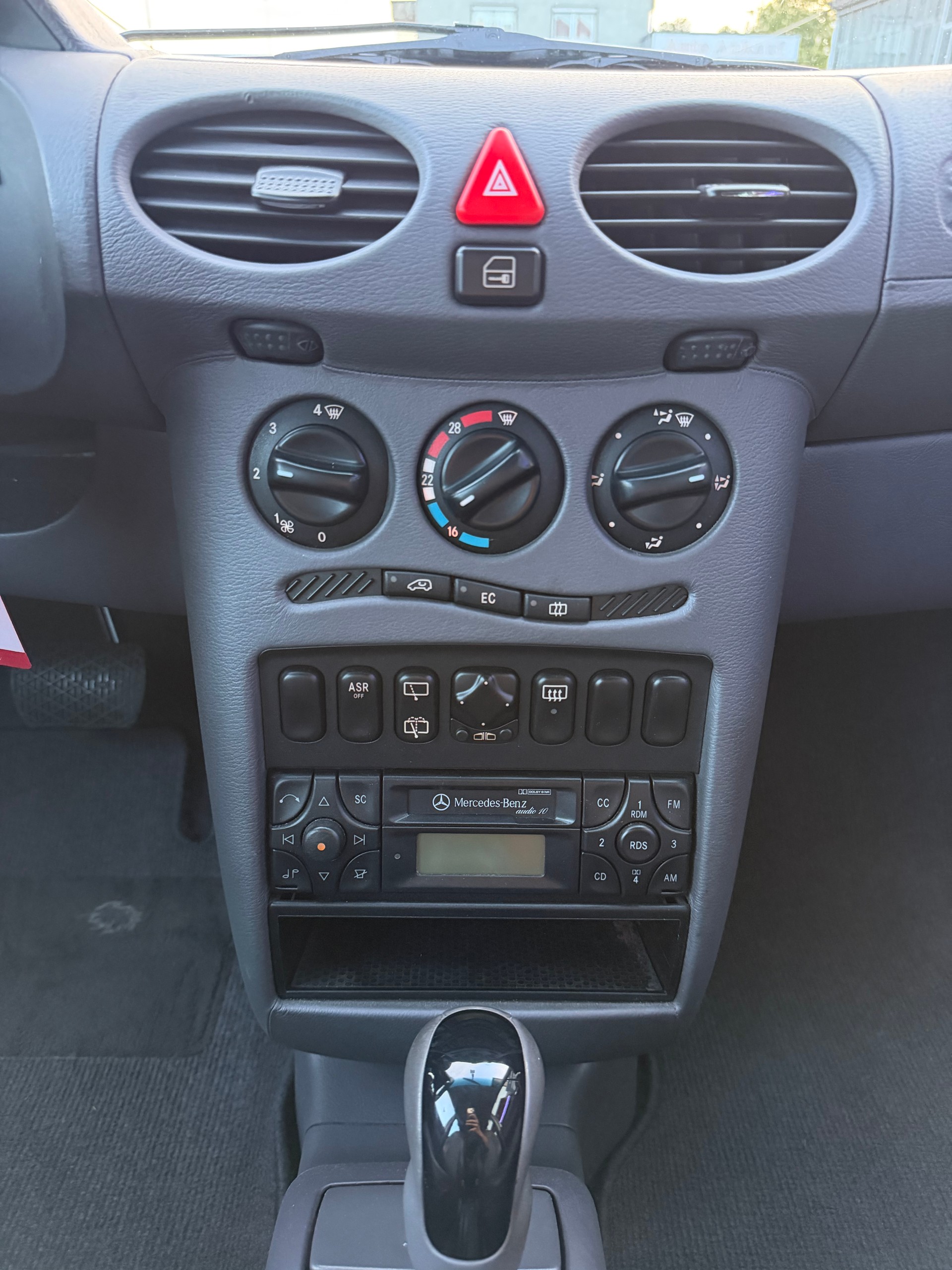 MERCEDES-BENZ A 160 Avantgarde-image-16