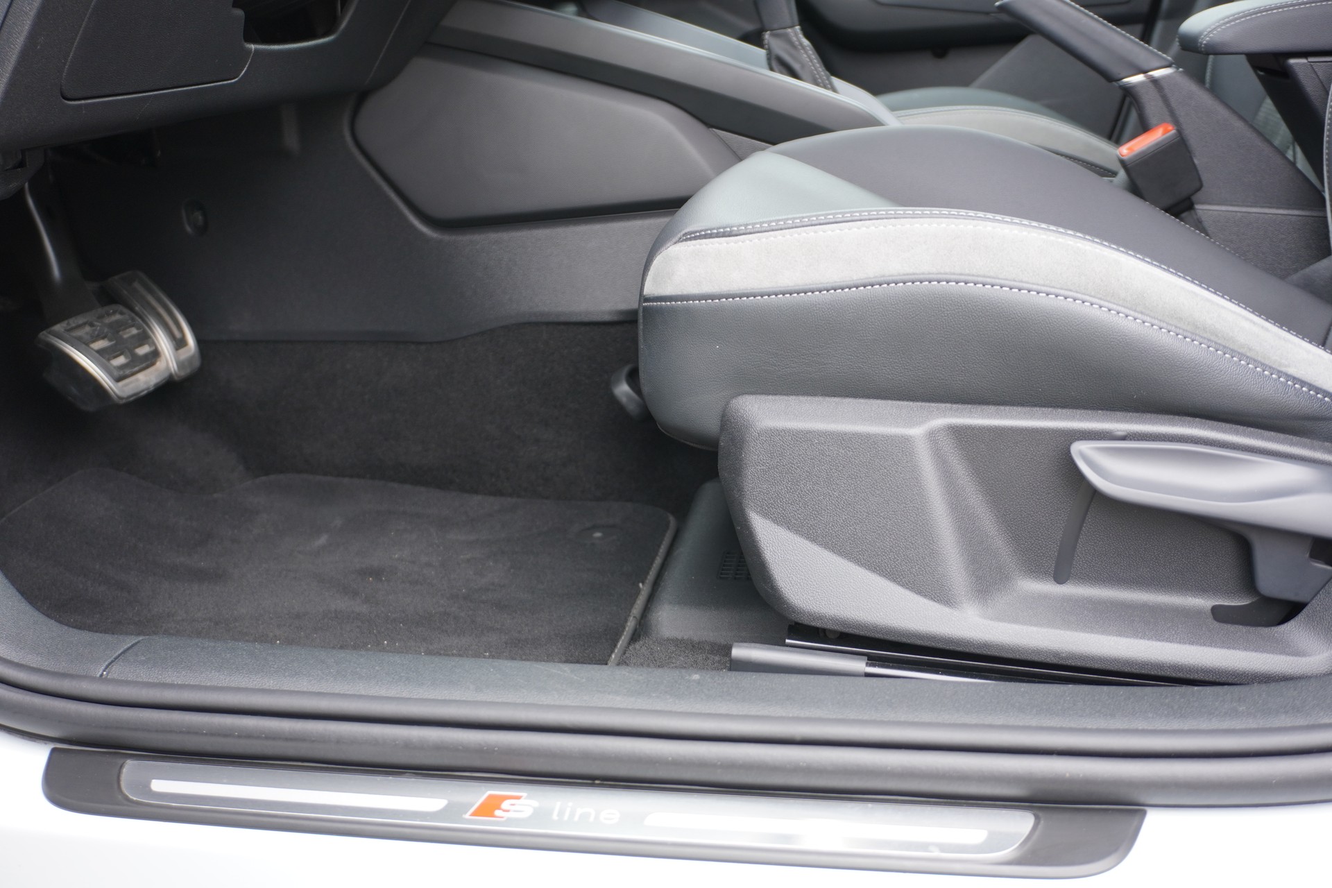 AUDI A1 Sportback 35 TFSI S Line S-tronic-image-32