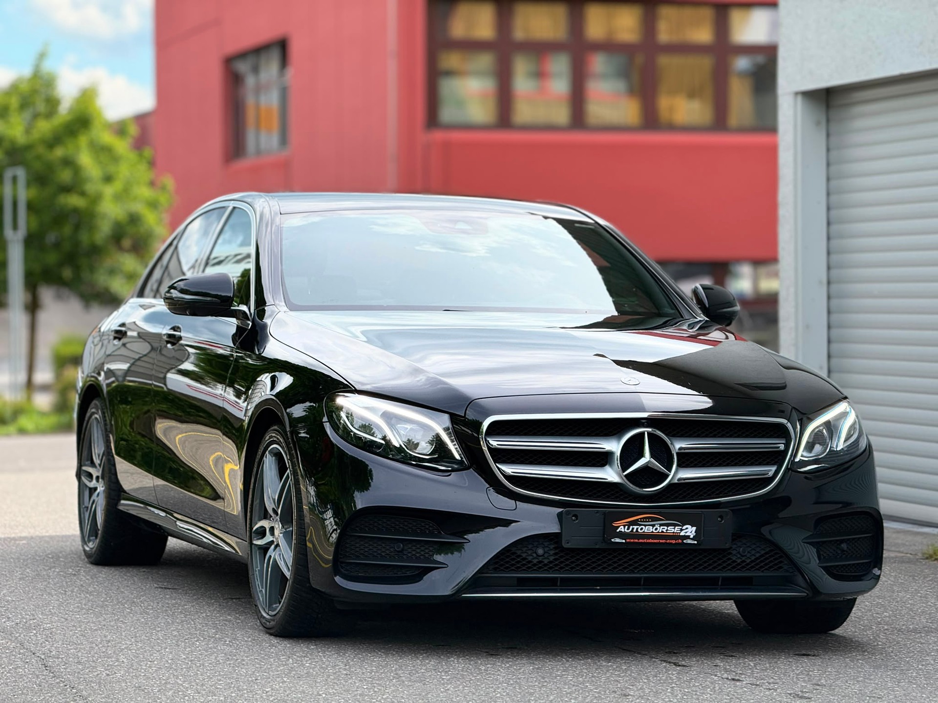 MERCEDES-BENZ E 200 AMG Line-showroom-element-1