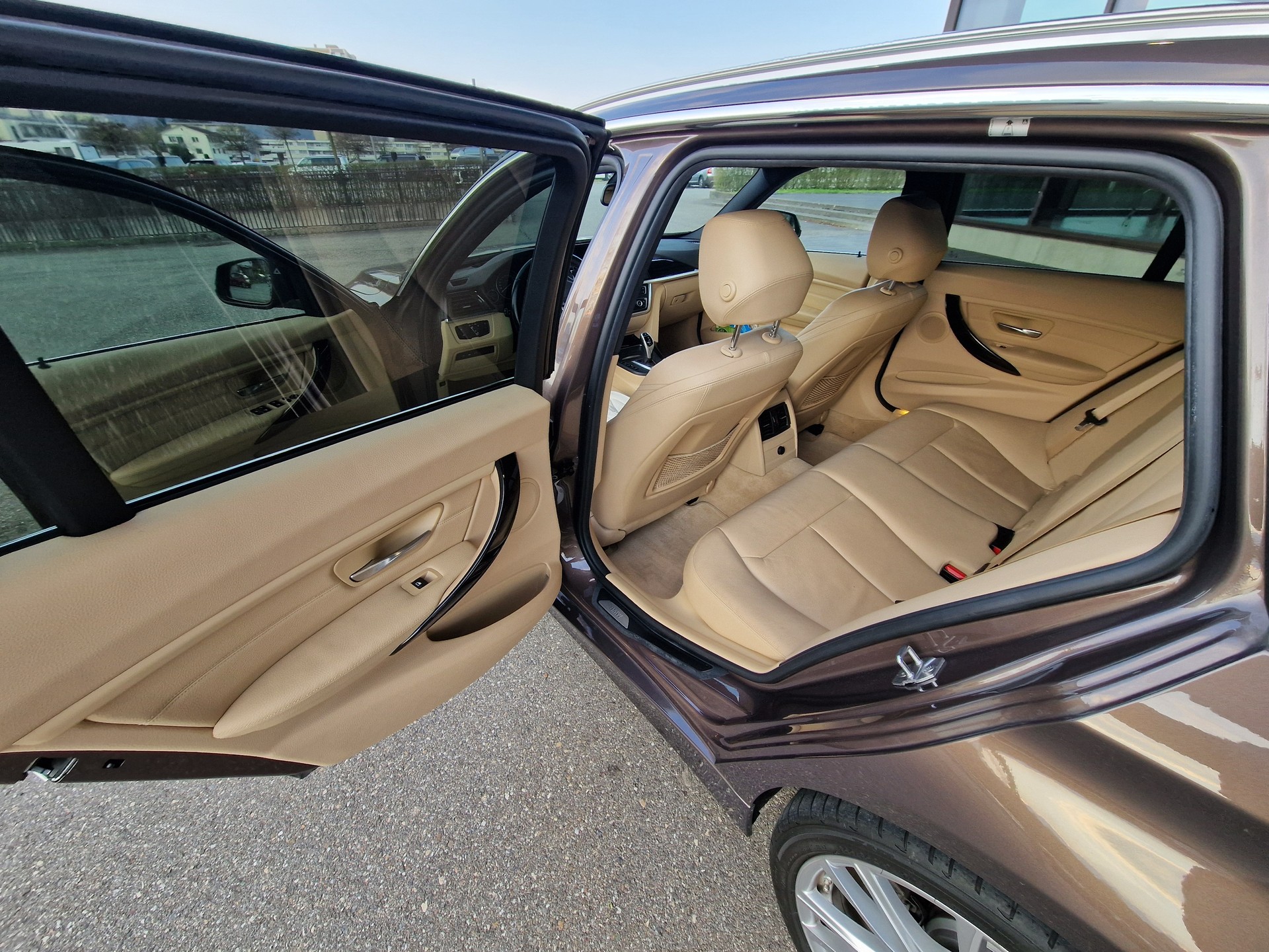 BMW 330d xDrive-image-4