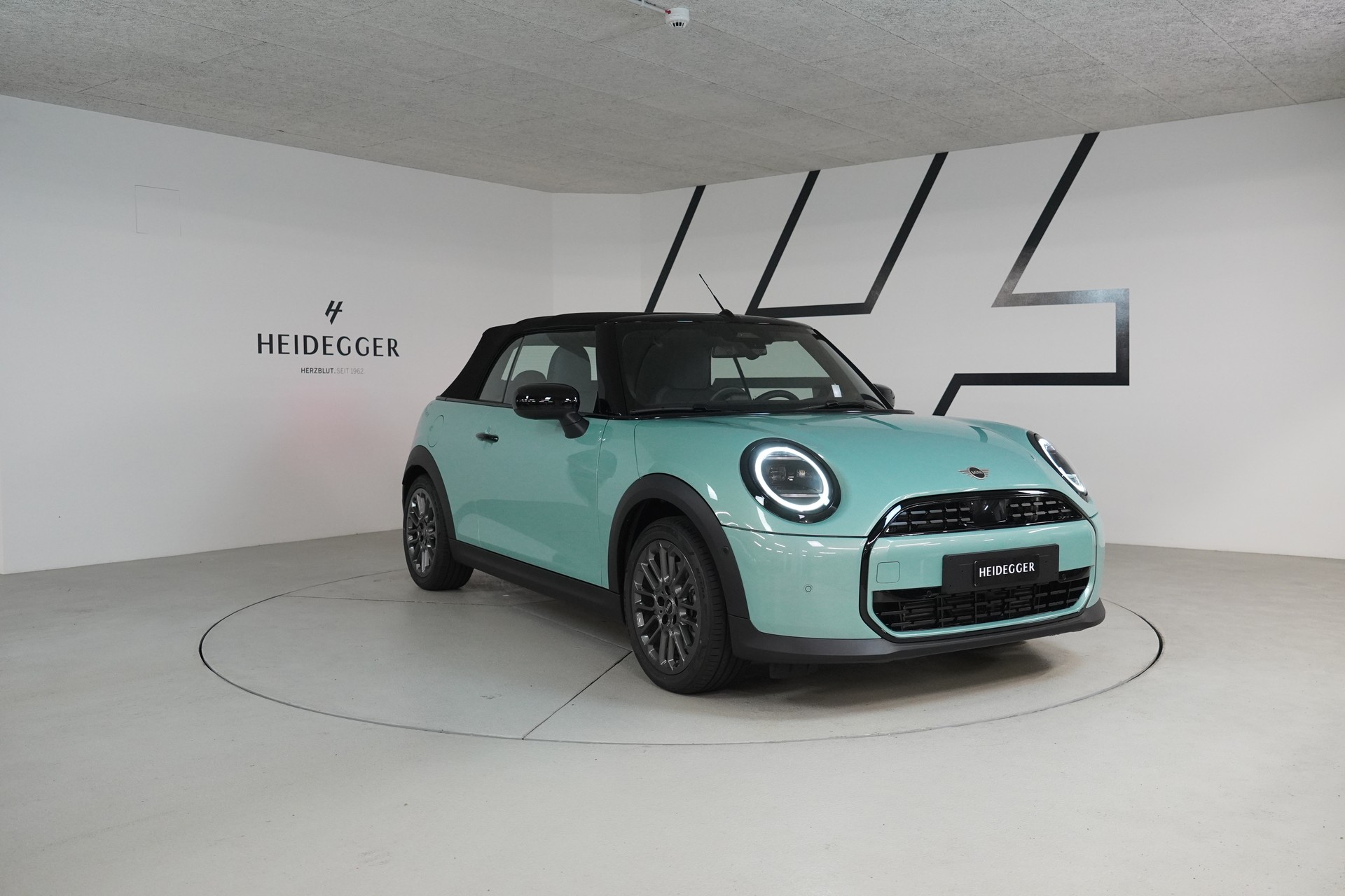 MINI Cooper C Cabriolet DKG-showroom-element-2
