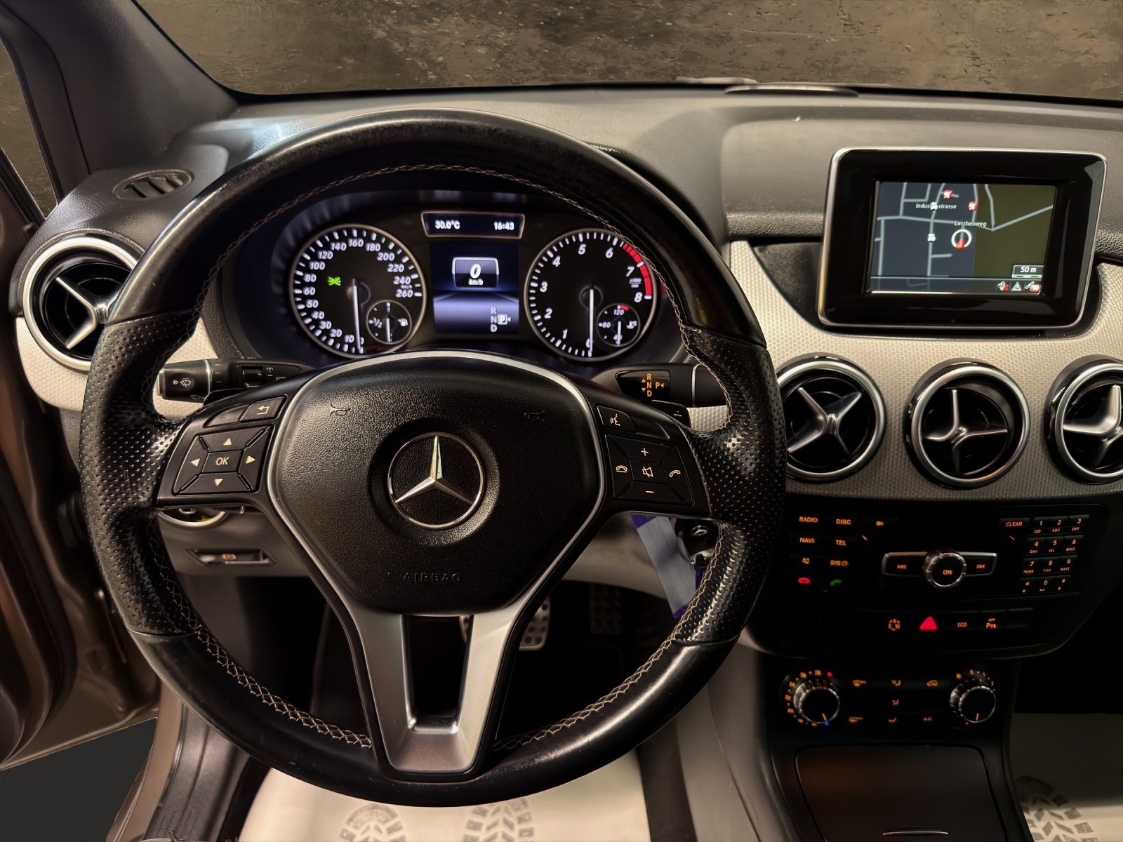 MERCEDES-BENZ B 200 7G-DCT-image-8